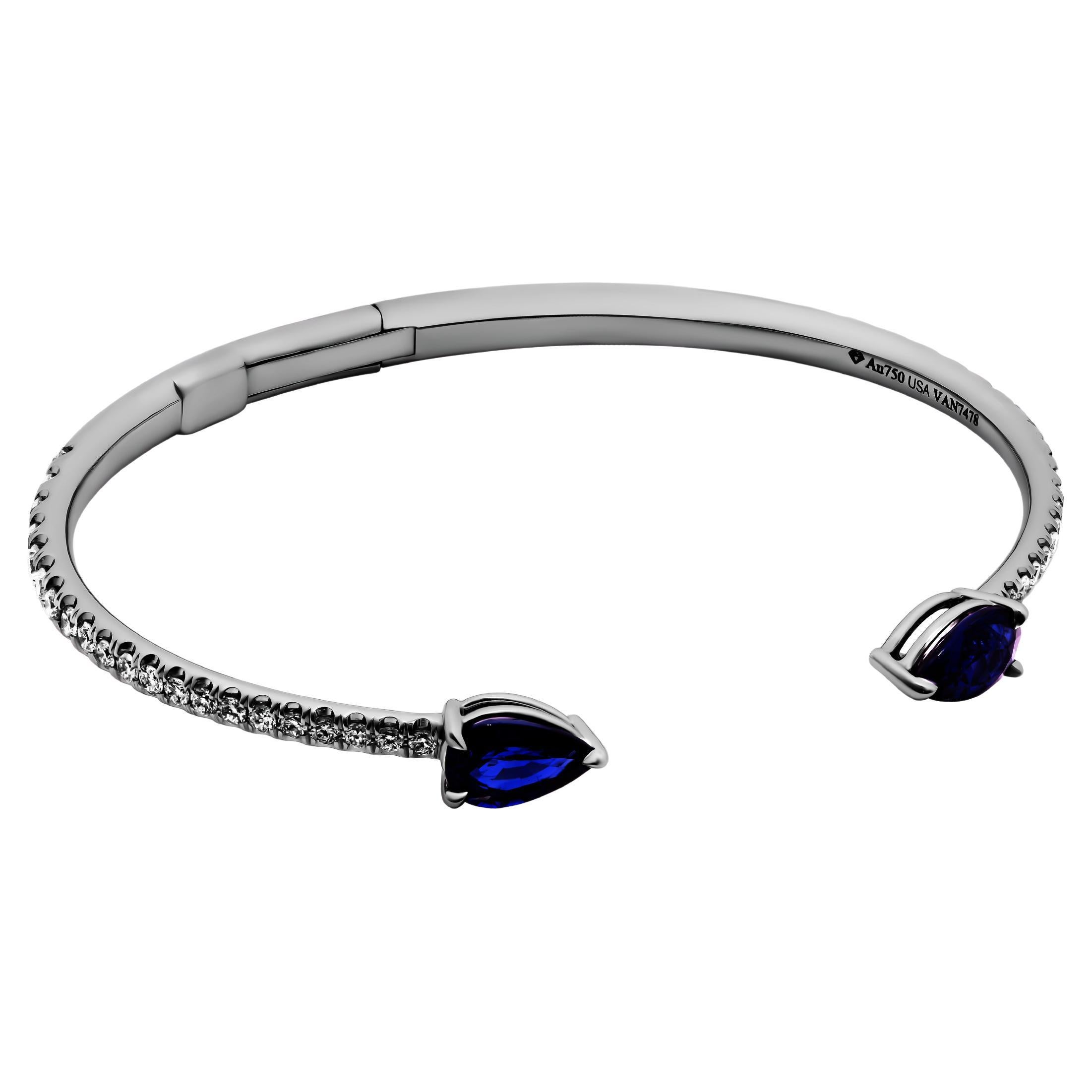 Bracciale aperto con diamanti e zaffiri in vendita