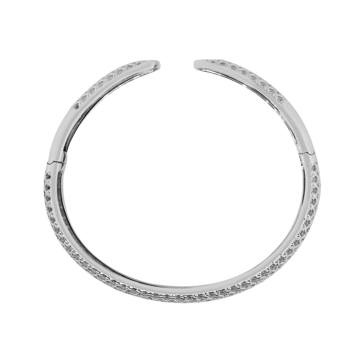 
Material: 14k White Gold
Diamond Details: Approximately 0.72ctw of round brilliant diamonds. Diamonds are G/H in color and SI in clarity
Wrist size: Will fit up to a 7″ wrist
Measurements: 0.45″ in width
Total Weight: 30.4g (19.5dwt)
SKU: A30312708