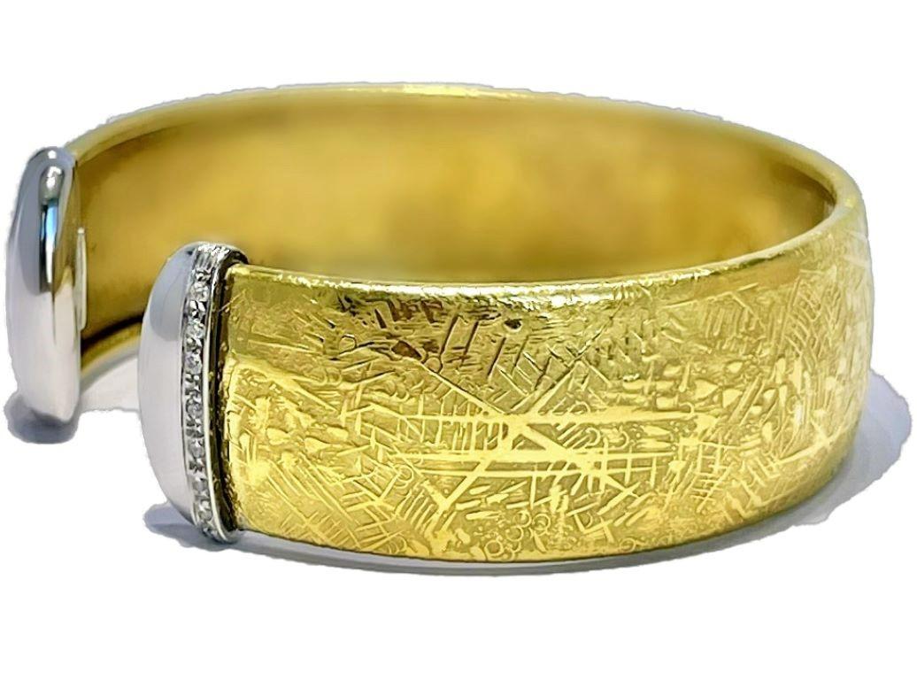 Women's Open Front 18K Gold Acid Etched Cuff with Diamonds by Italian Designer Unoaerre For Sale