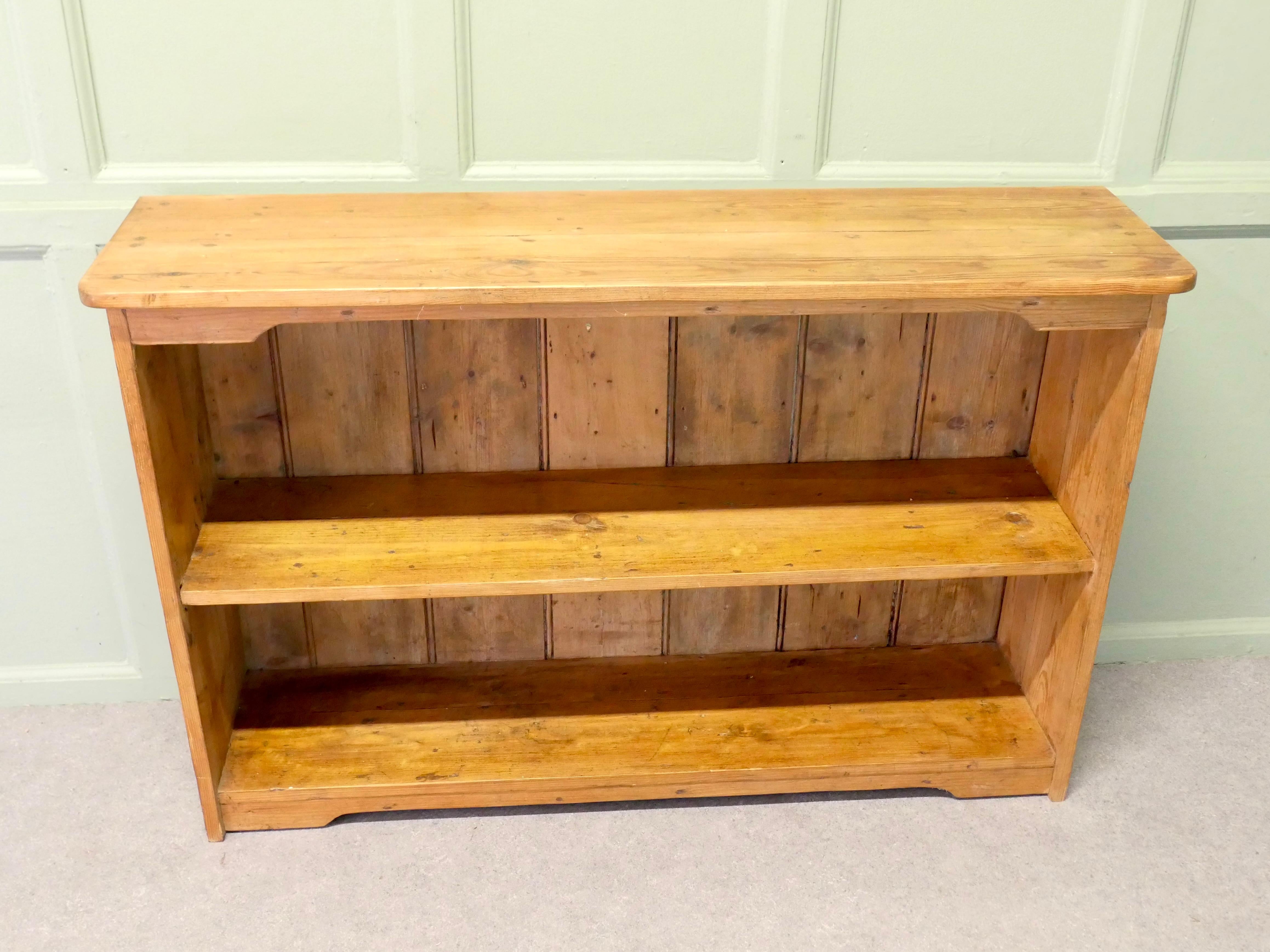 Open Front Pine Shelves, Pine Book Case

This is an excellent antique heavy quality piece, the shelf has solid pine shelves and a pine planked back
The book case has long shelving it can stand on the floor or it could be set on a cupboard
The Shelf