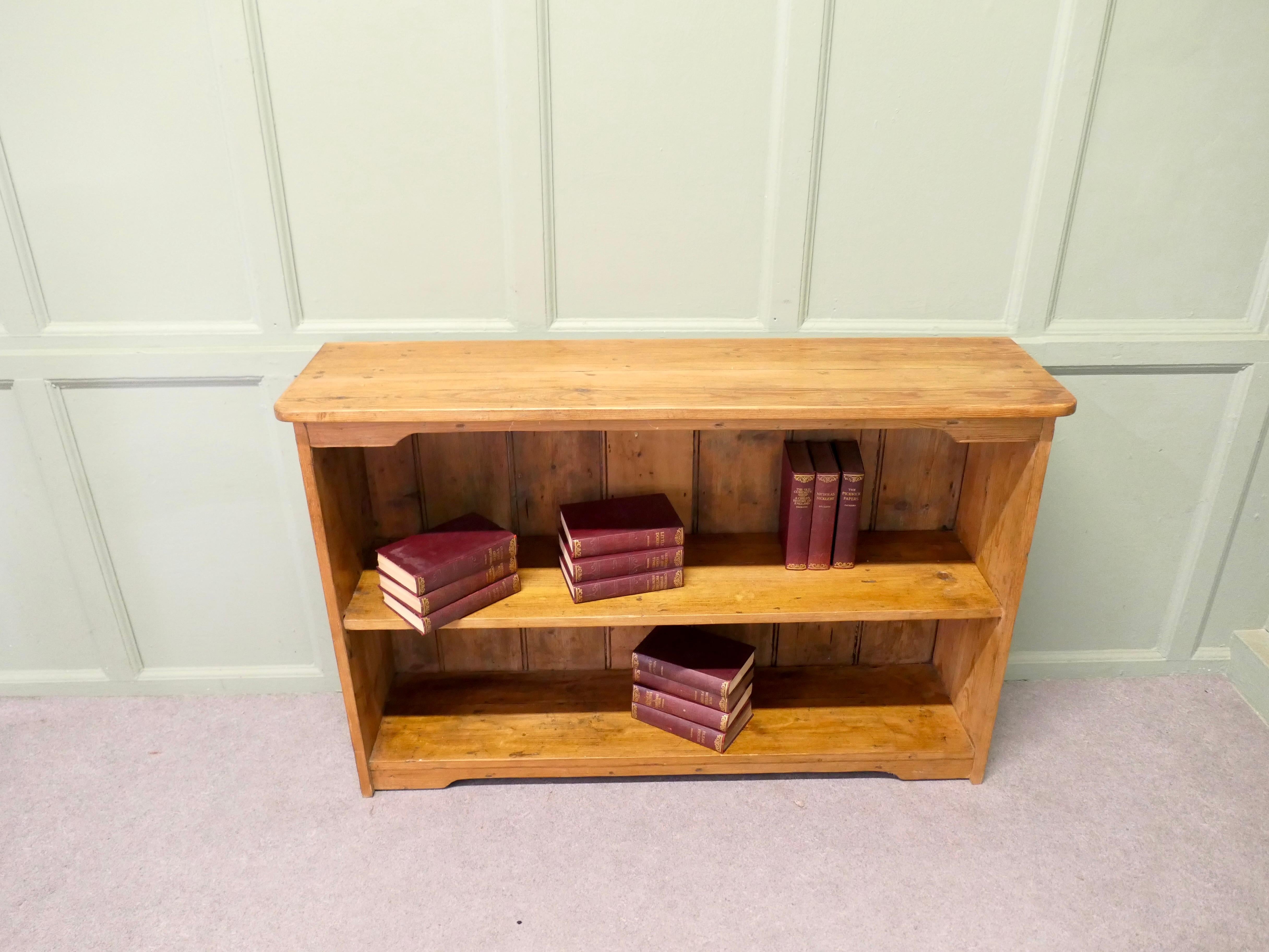 Open Front Pine Shelves, Pine Book Case In Good Condition For Sale In Godshill, Isle of Wight