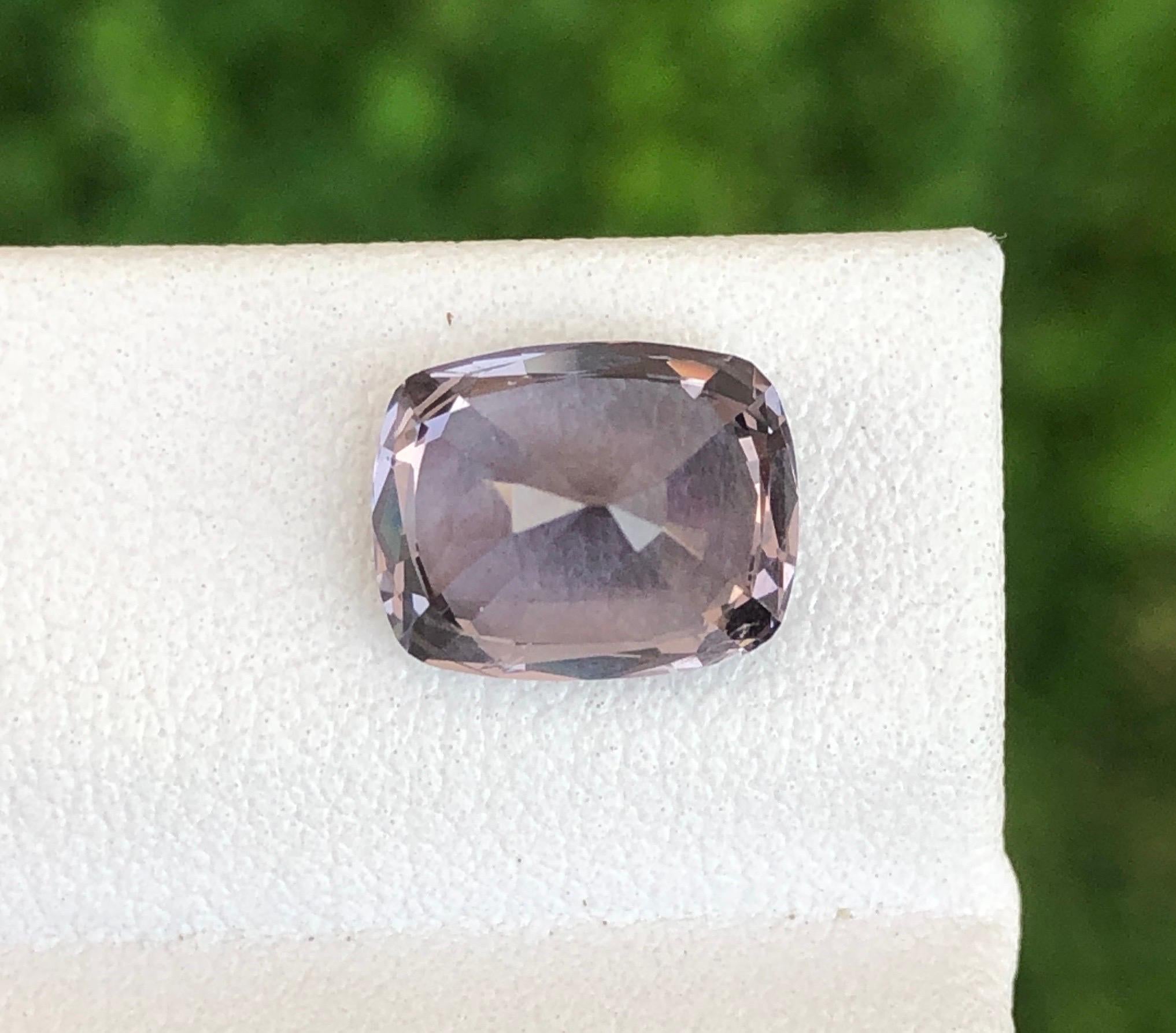 Open Grey Natural Spinel 3.53 ct  In New Condition For Sale In Bangkok, TH