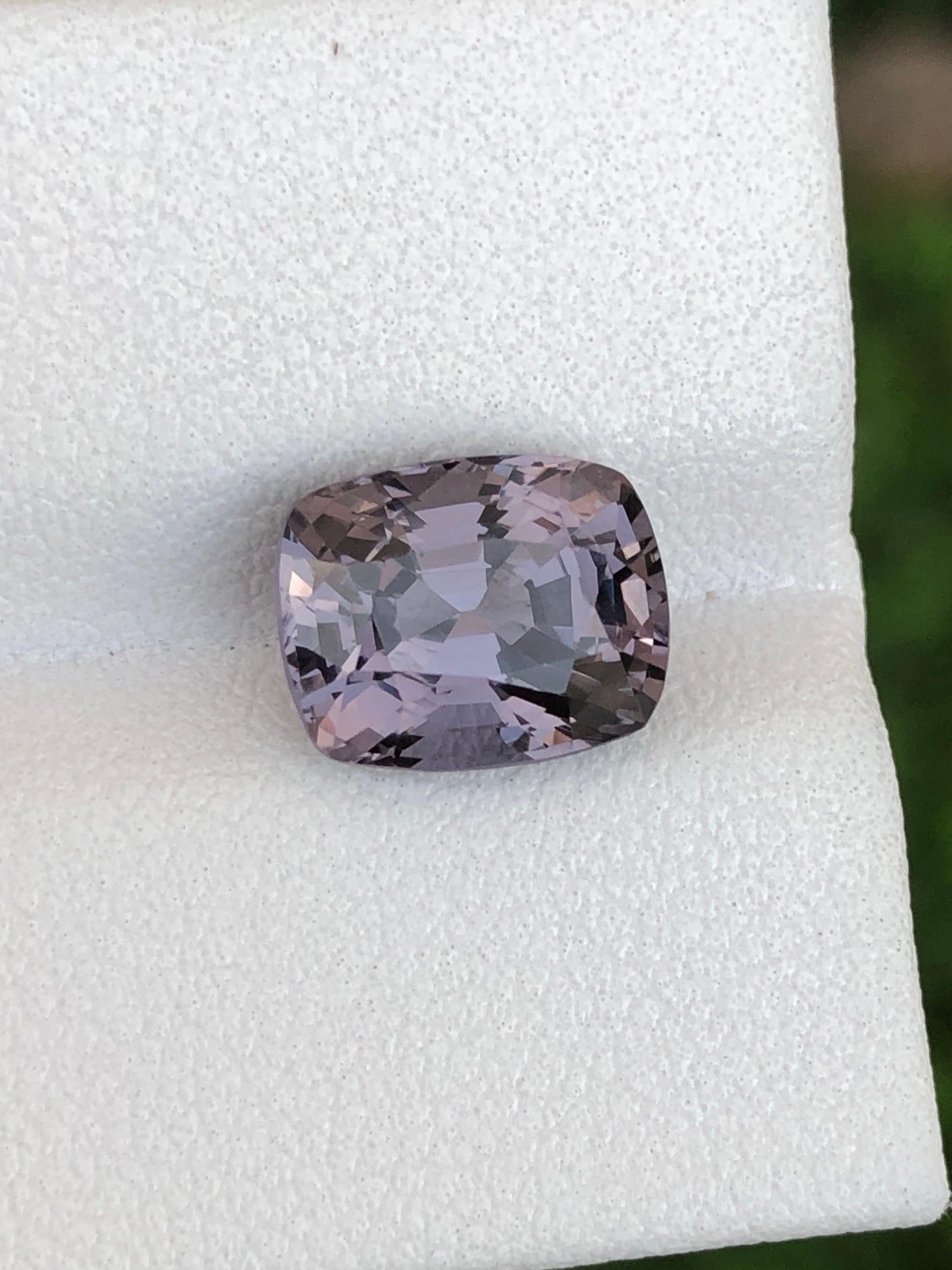 Women's or Men's Open Grey Natural Spinel 3.53 ct  For Sale