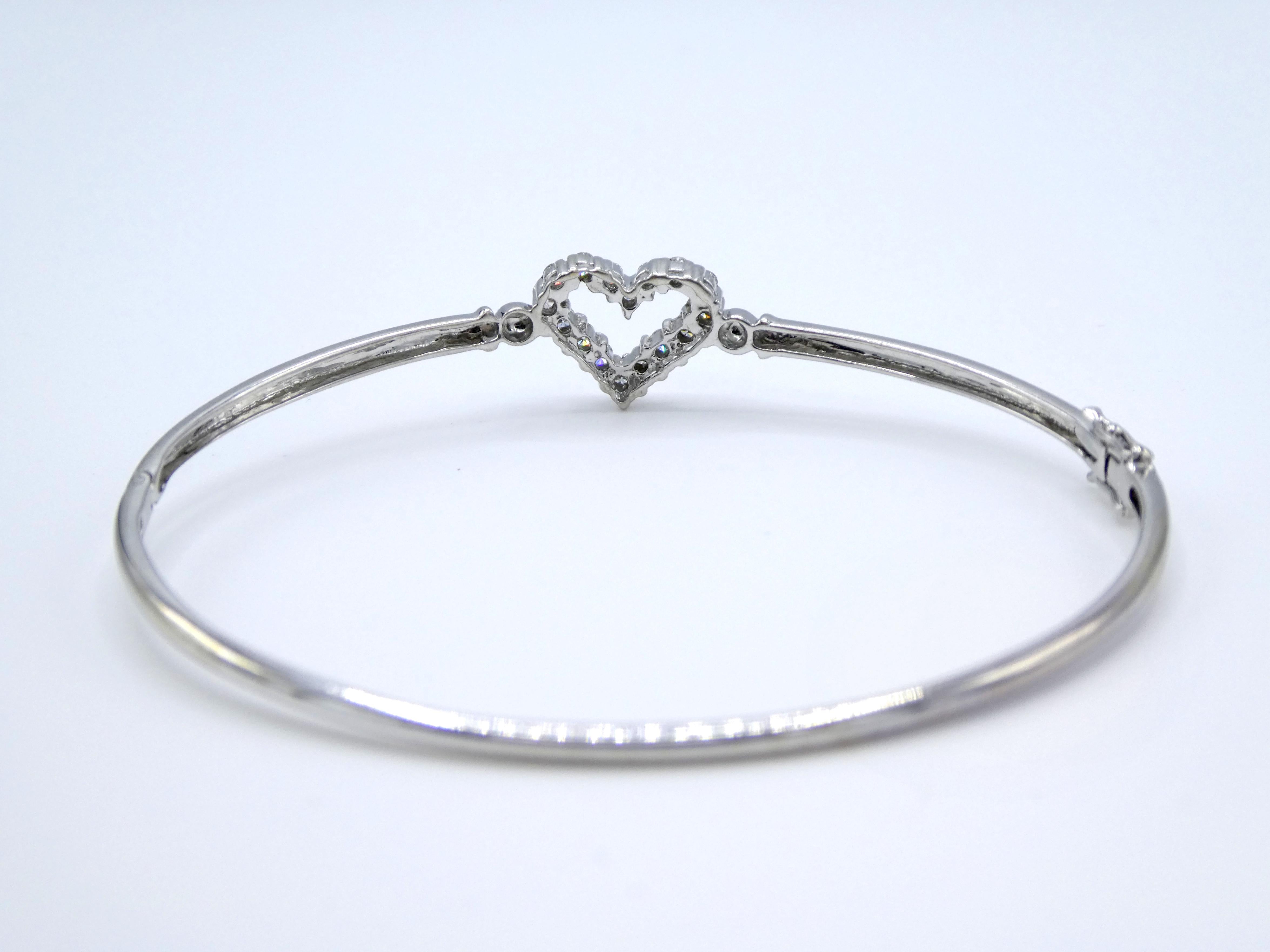 Modern Open Heart Diamond 18 Karat White Gold Hinged Bangle Bracelet