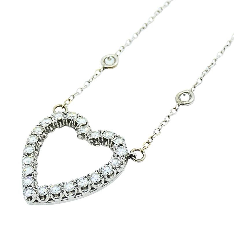 Donna Collana di diamanti a cuore aperto con catena di platino in vendita