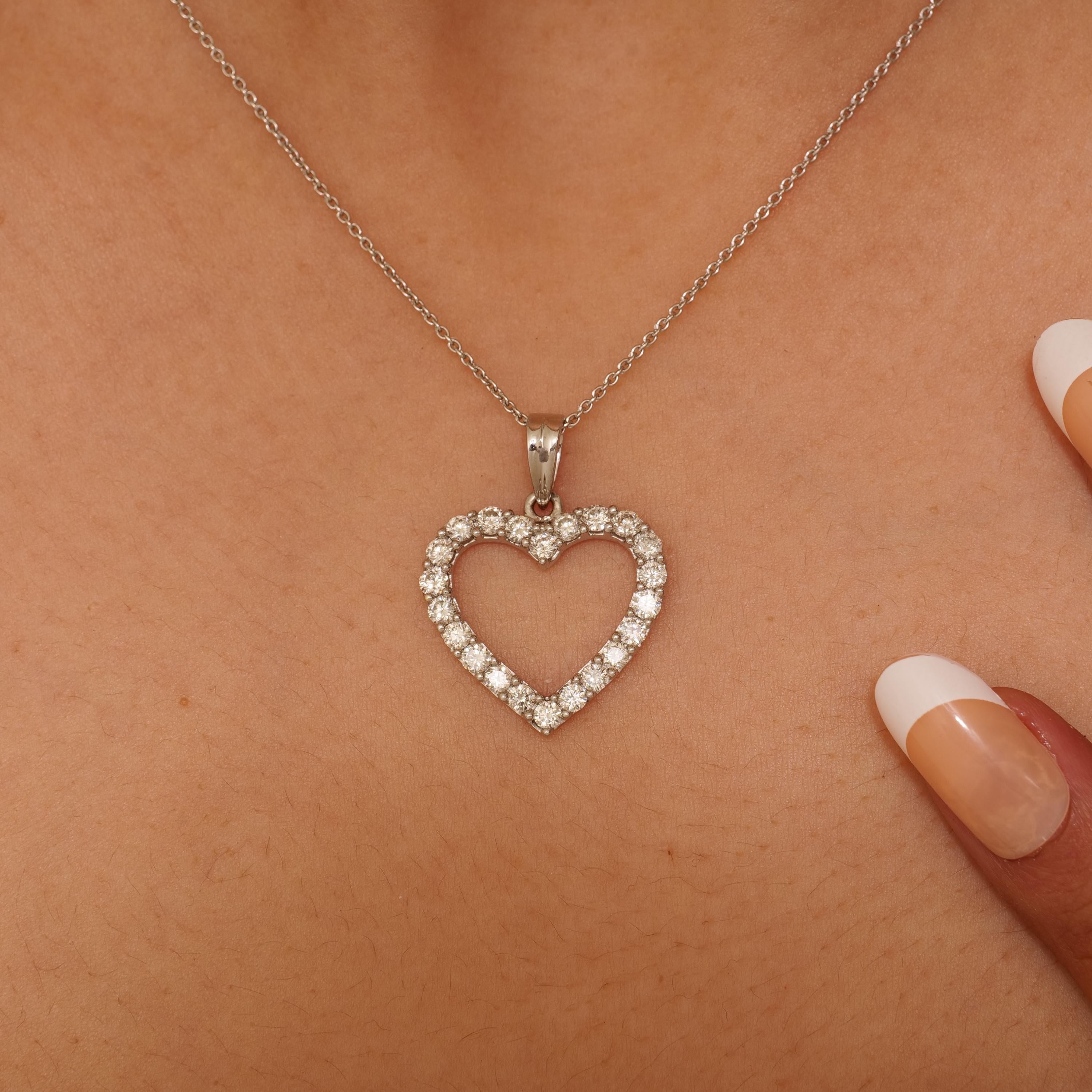 Art déco Pendentif en or massif 14K avec diamant en forme de cœur ouvert (certifié) en vente