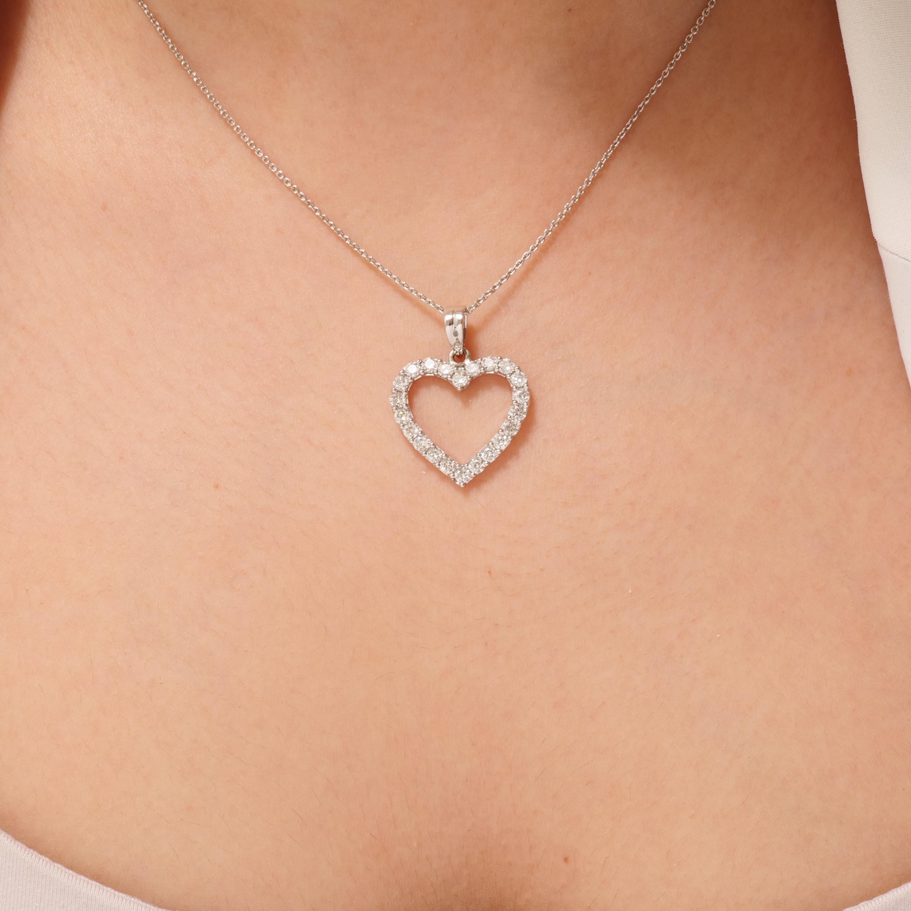 Taille baguette Pendentif en or massif 14K avec diamant en forme de cœur ouvert (certifié) en vente