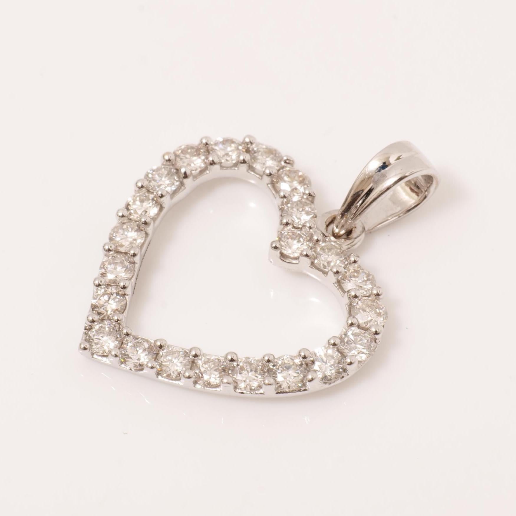 Pendentif en or massif 14K avec diamant en forme de cœur ouvert (certifié) Pour femmes en vente