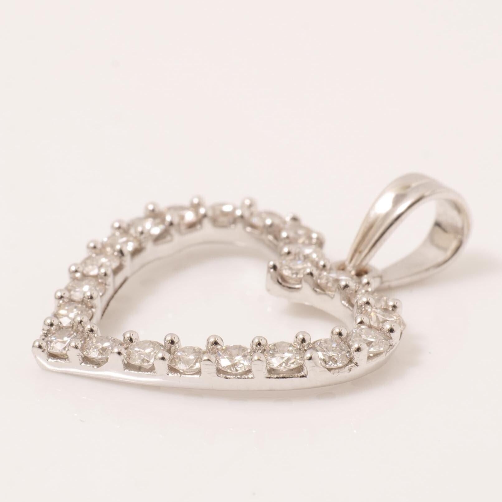 Pendentif en or massif 14K avec diamant en forme de cœur ouvert (certifié) en vente 2