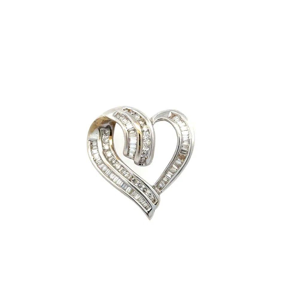 Moderniste Pendentif vintage en or avec cœur ouvert, ruban baguette et diamant RBC en vente