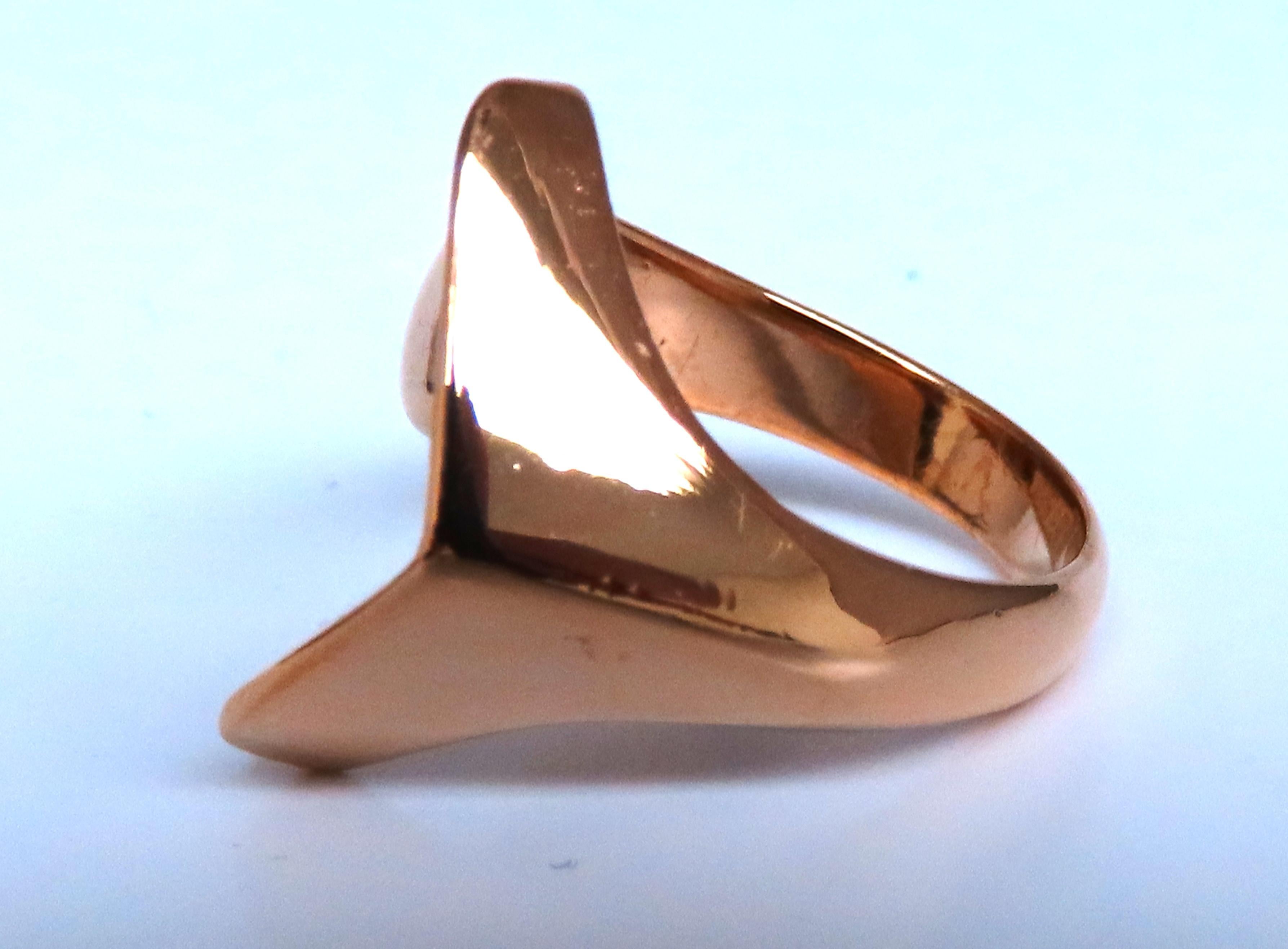 Unique Modernist Abstract Ring
14kt Yellow Gold
6.4 Grams
Size 5
17mm wide
Depth: 5.2mm