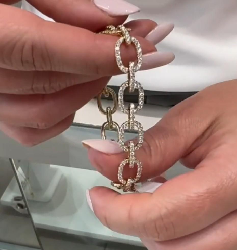 Bracelet en or jaune 18K à maillons ouverts et diamants en vente 1