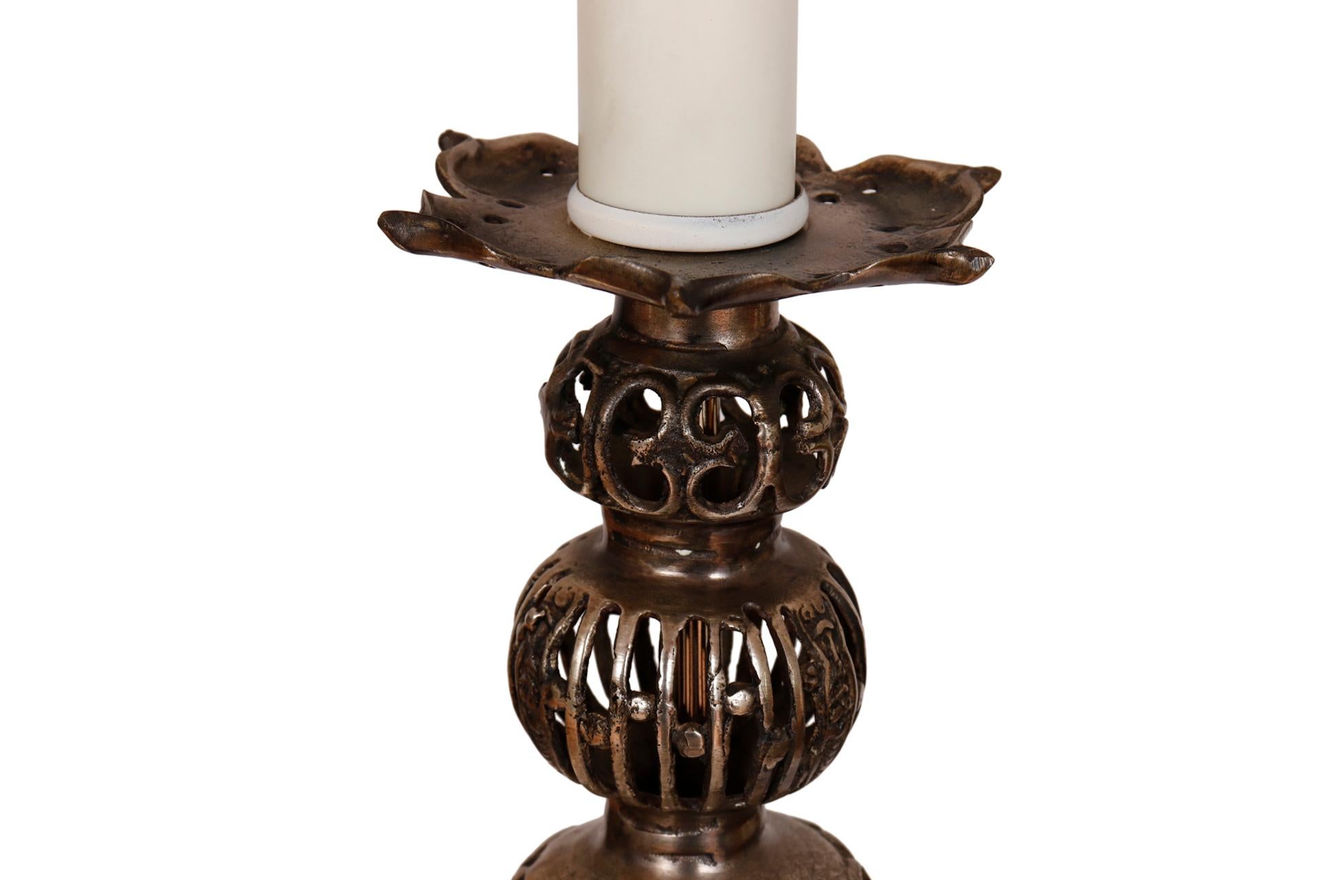 Américain Lampe de table en métal ouvert de Tyndale en vente