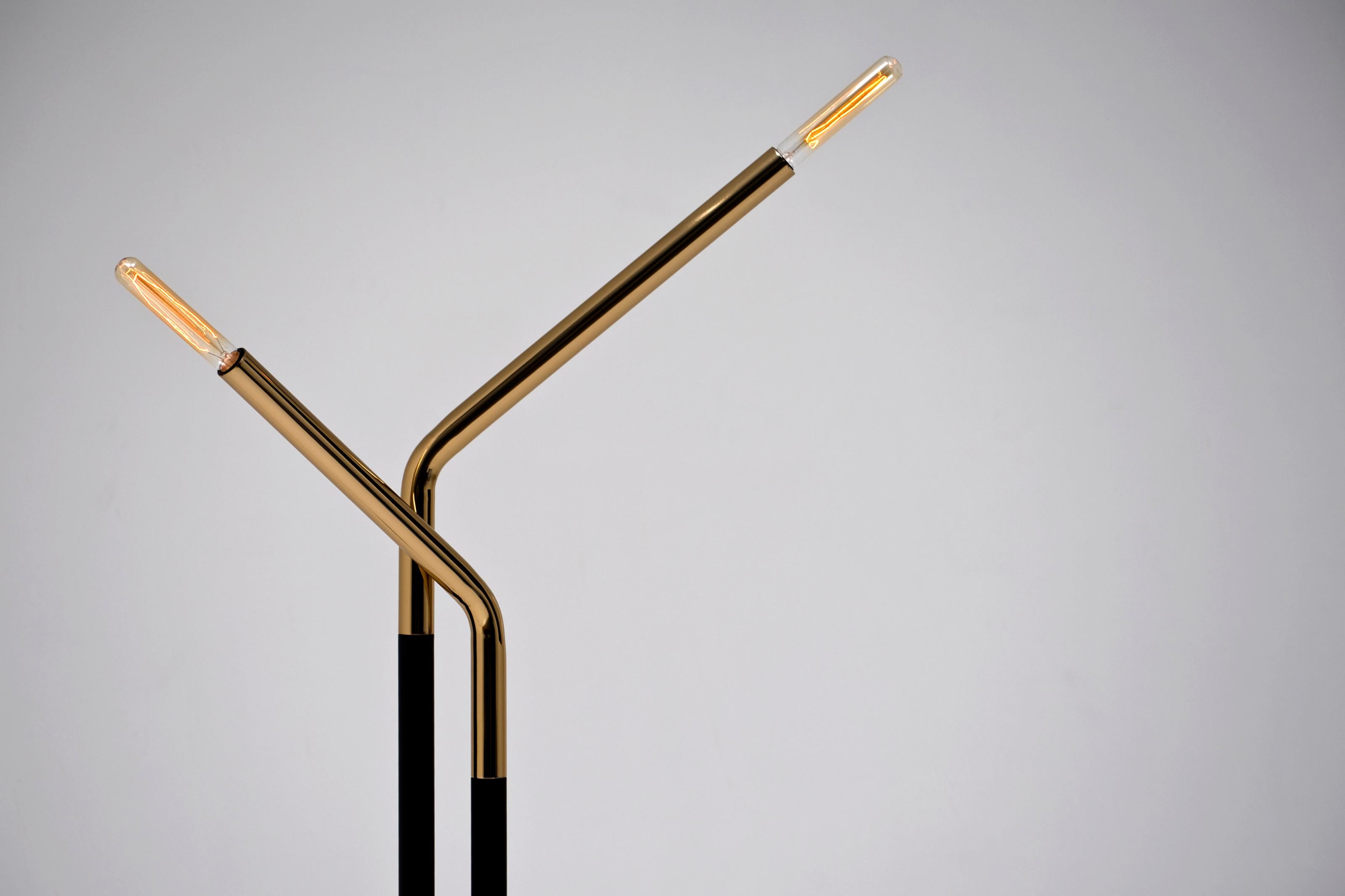 Americano Lampada da terra Open Mic di Phase Design in vendita
