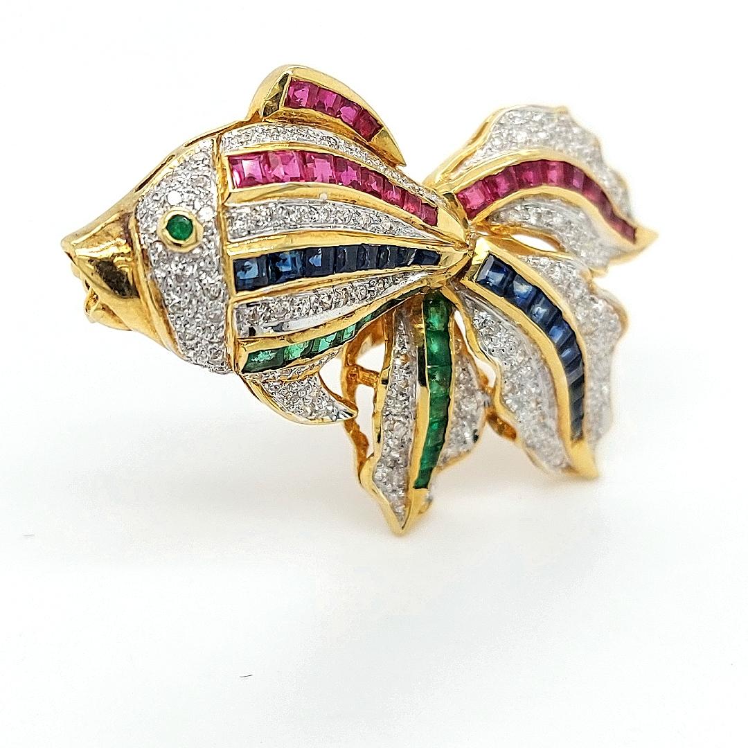 Open Mouth Fish Brooch / Pendant Set with Diamonds, Ruby, Sapphire, Emerald In Excellent Condition For Sale In Antwerp, BE