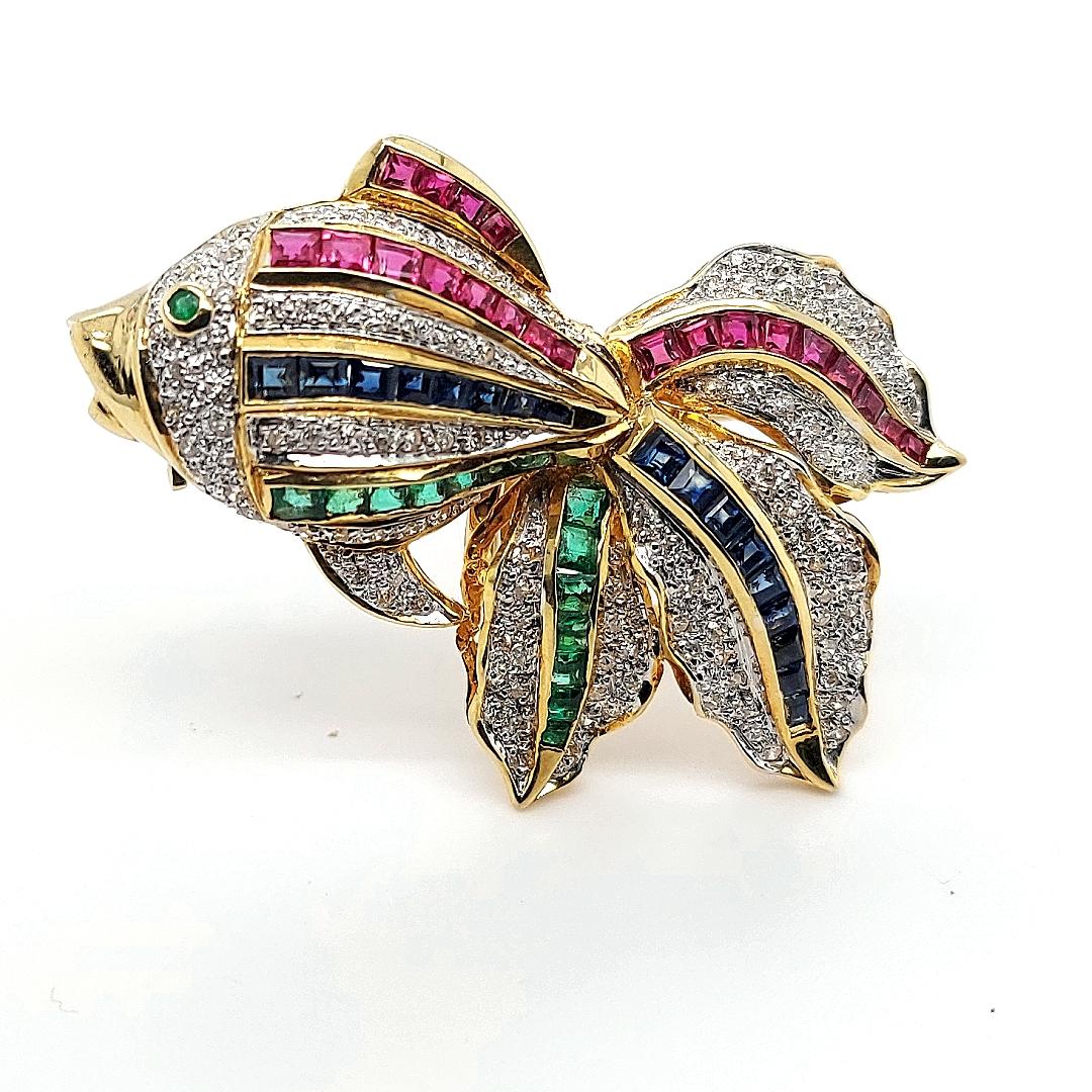 Broche / Colgante Pez Boca Abierta Engastado con Diamantes, Rubí, Zafiro, Esmeralda en Excelente estado para la venta en Antwerp, BE