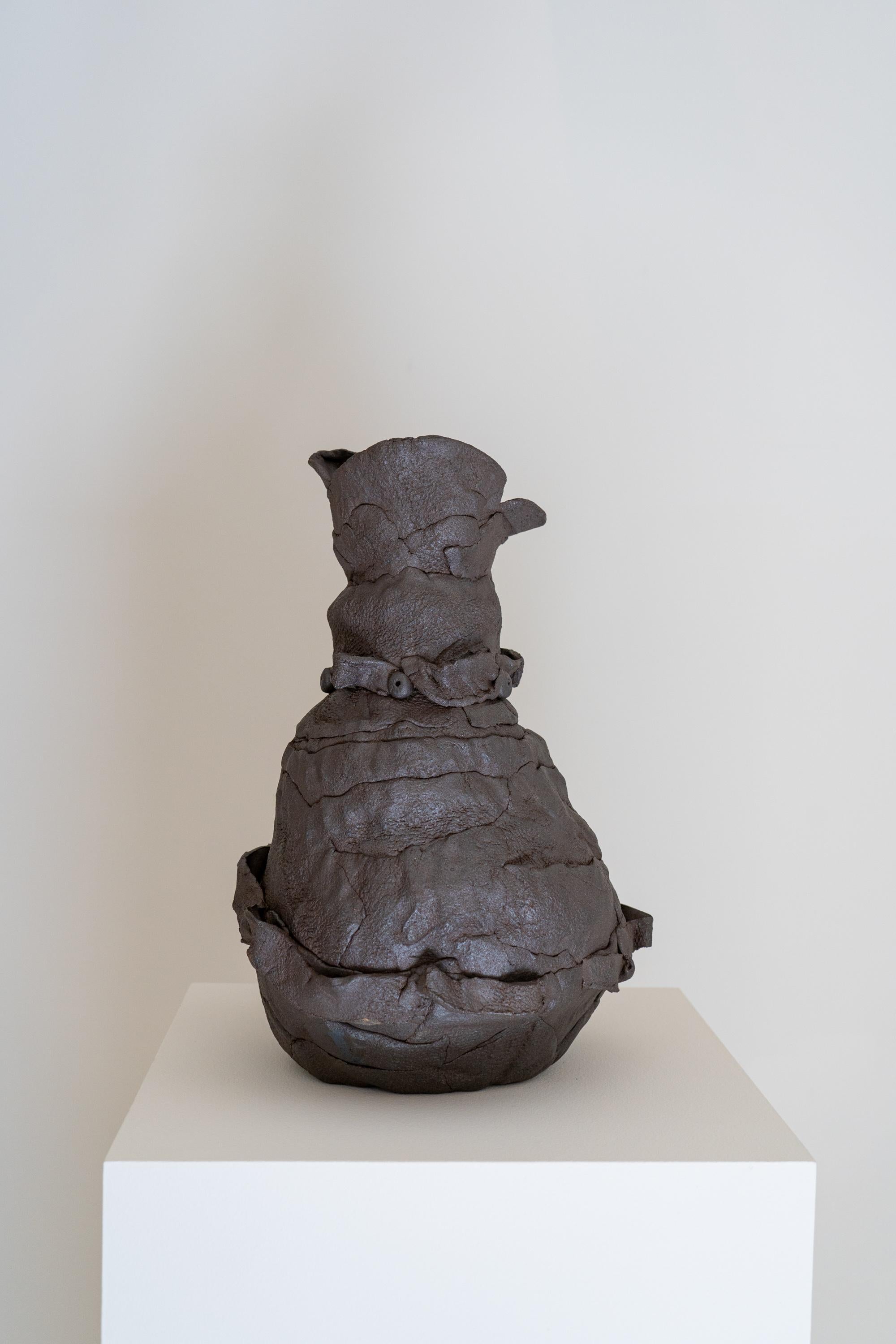 Keramische Arbeit der Künstlerin Lois Samuels. Nr. 33 ihrer Open-Serie. 
Abmessungen: 13