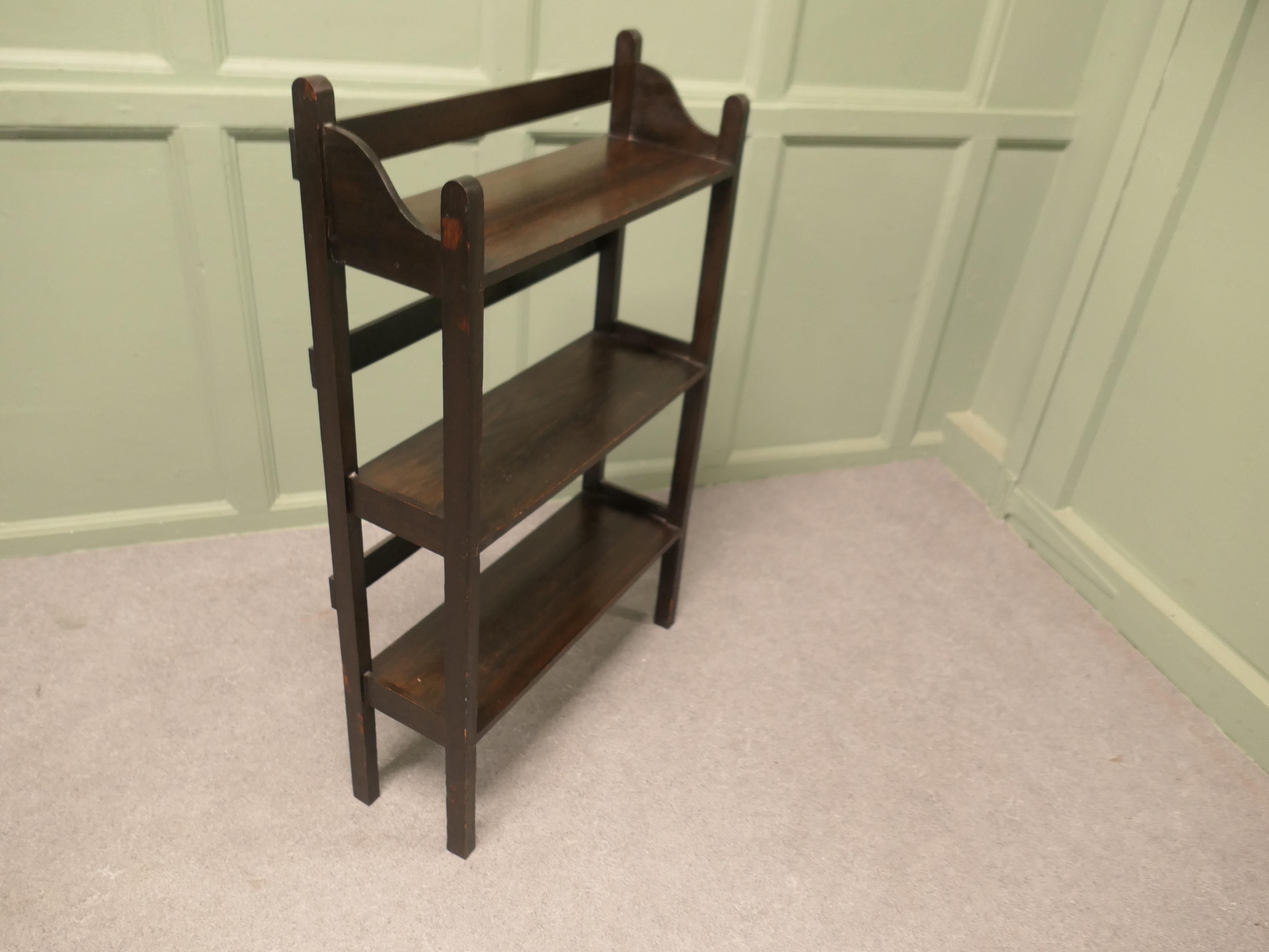 Early 20th Century Open Oak Bookcase This bookcase has 3 open shelves For Sale