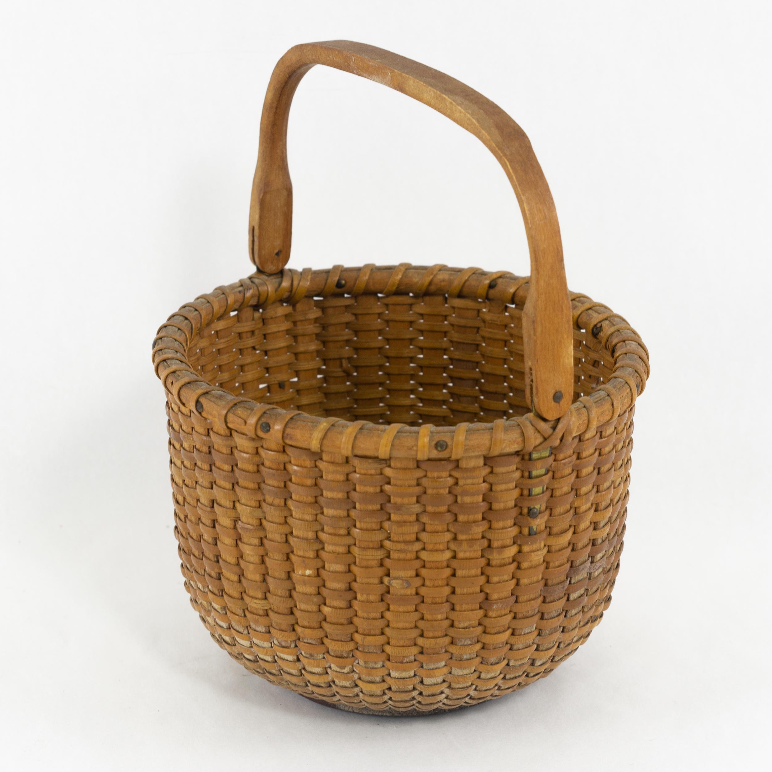 A great basket in excellent condition made by Sherwin Porter Boyer (1907-1964). Made with oak staves and carved oak handle that is attached with brass ears. The basket bears Boyers stamp on the bottom.
Sherwin Boyer was one of the first generation