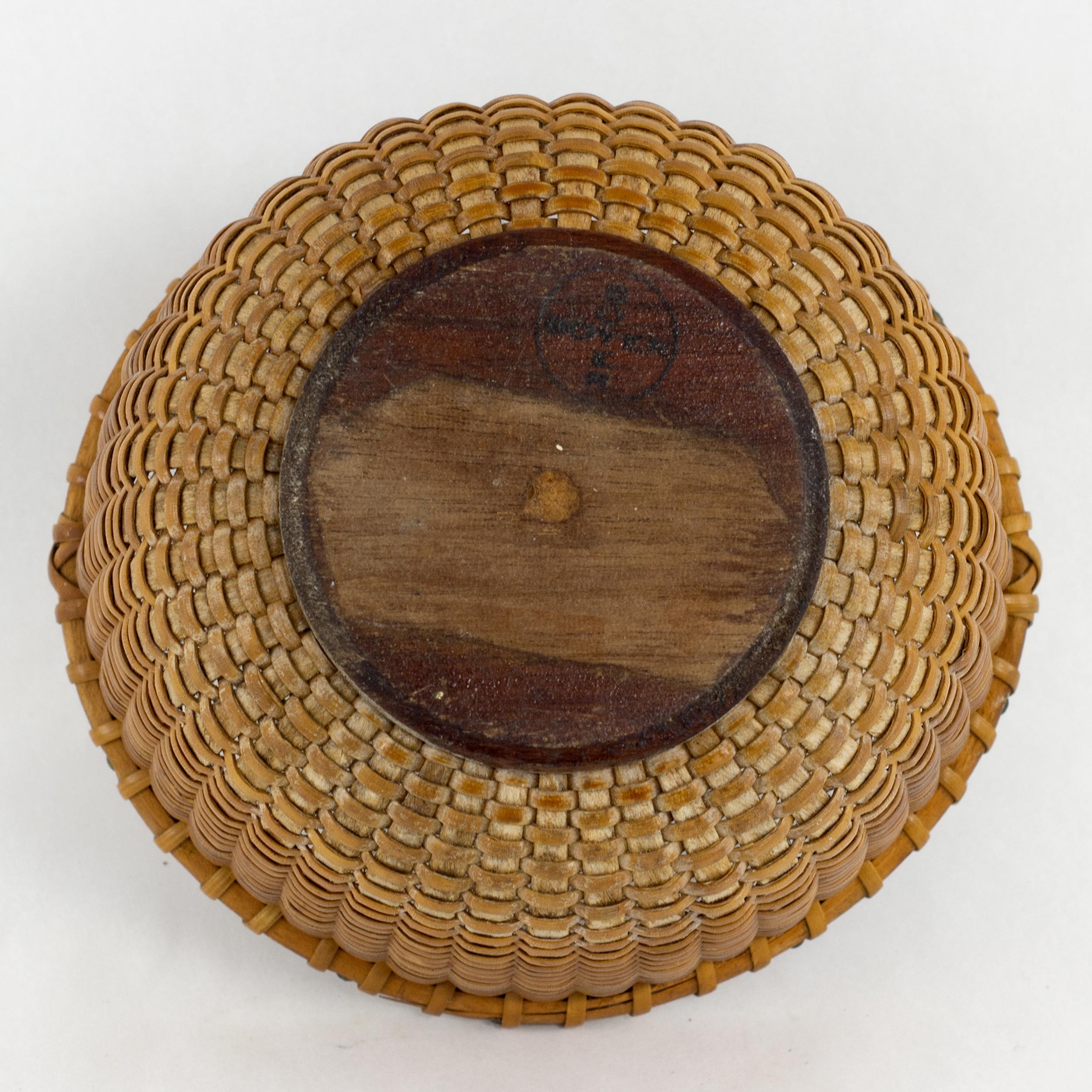 American Open Round Nantucket Signed Lightship Basket, circa 1950 For Sale