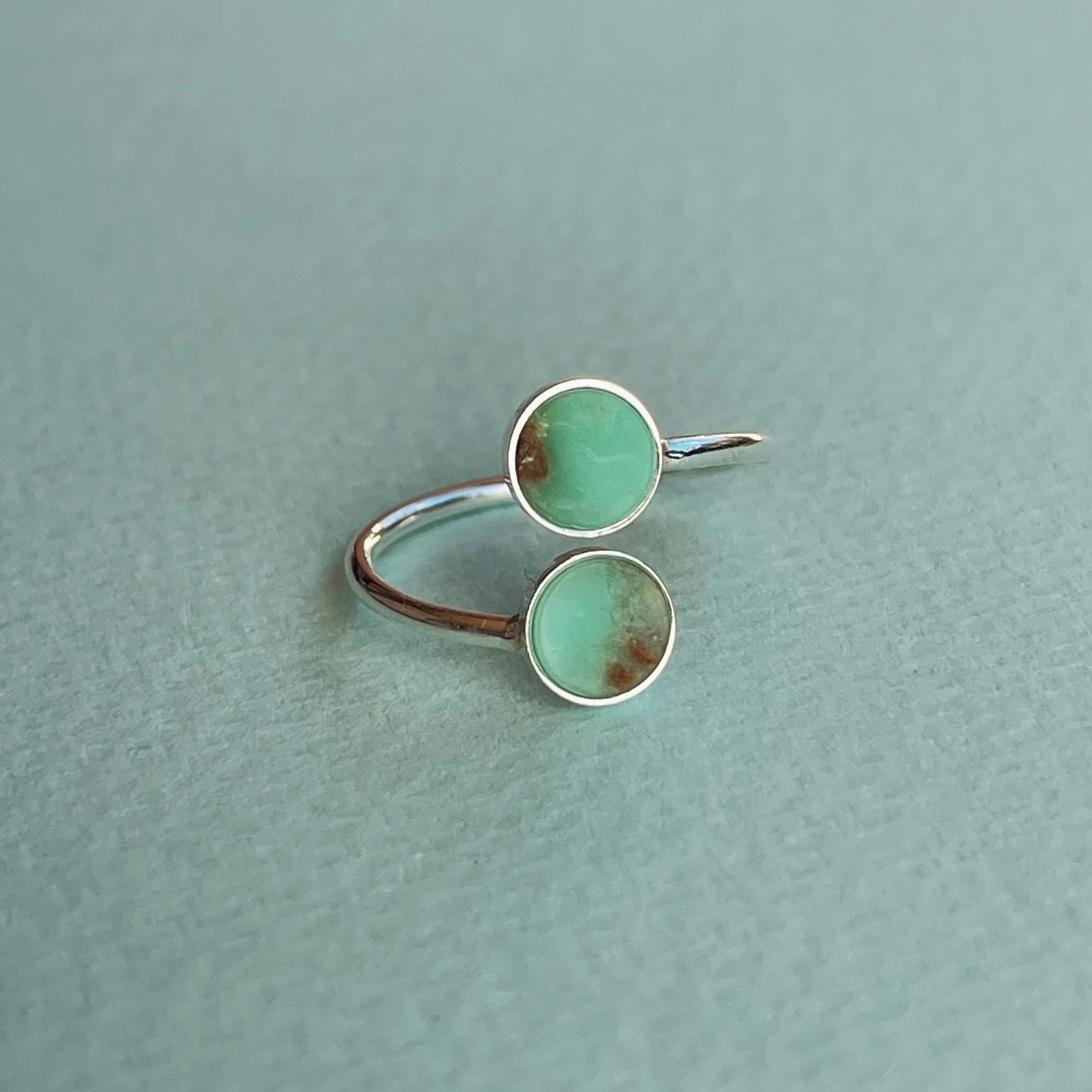 Elevate your style with our sterling silver ring featuring stunning chrysoprase stones in enchanting turquoise hues. This adjustable ring offers both timeless elegance and personalized comfort for a truly unique accessory.
The ring is made of