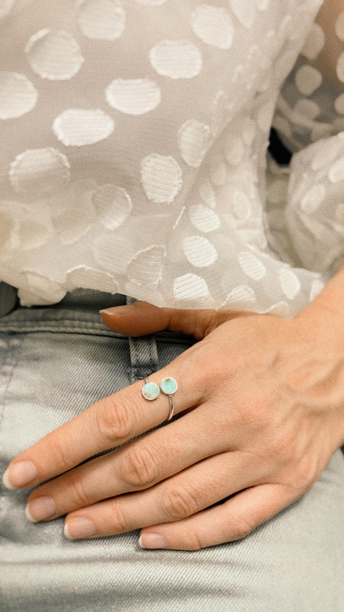 Contemporary Open sterling silver ring with chrysoprase natural stones size 5-5.5 For Sale