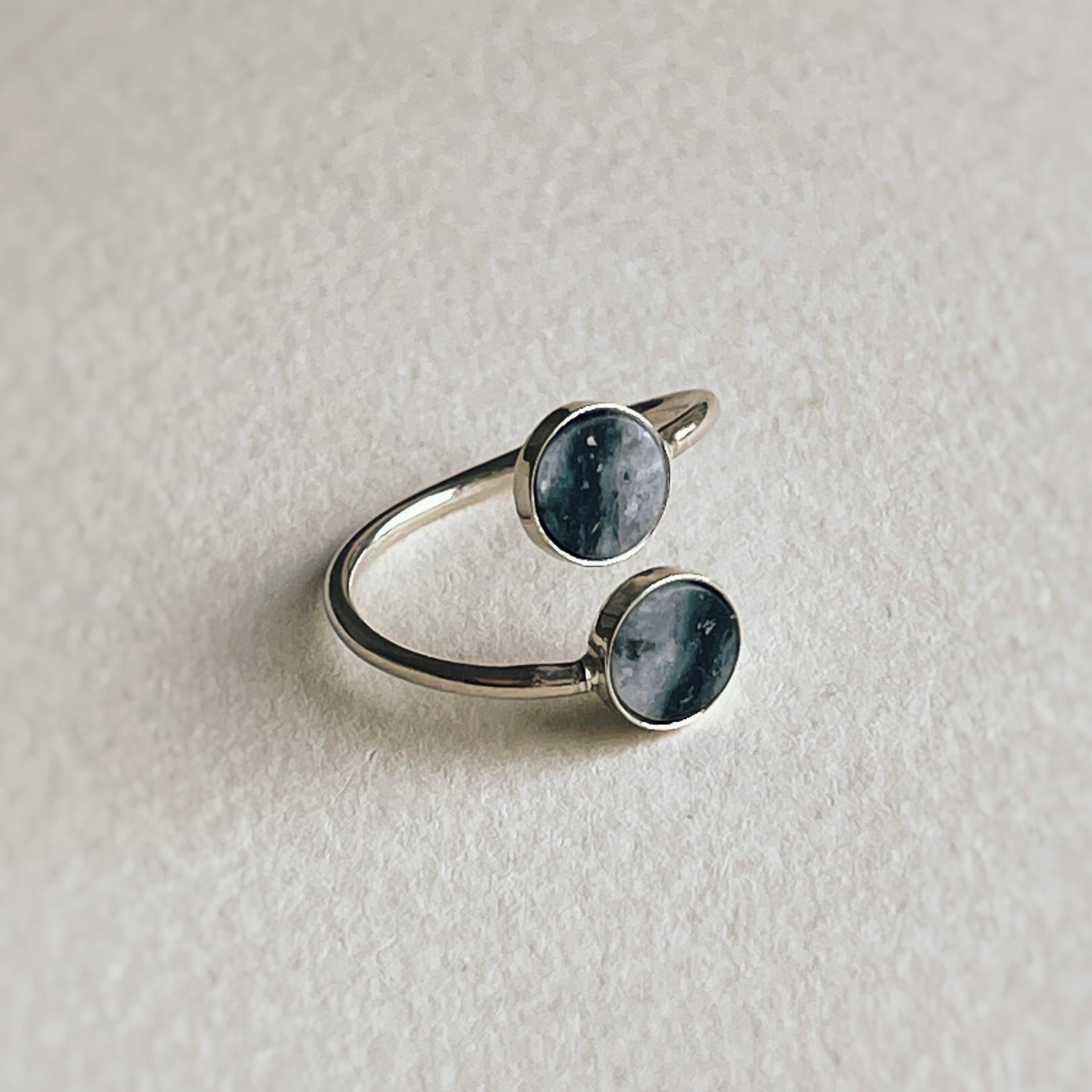Cabochon Open sterling silver ring with grey natural stones size 5-5.5 For Sale