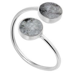 Offener Ring aus Sterlingsilber mit grauen Natursteinen, Größe 5-5.5