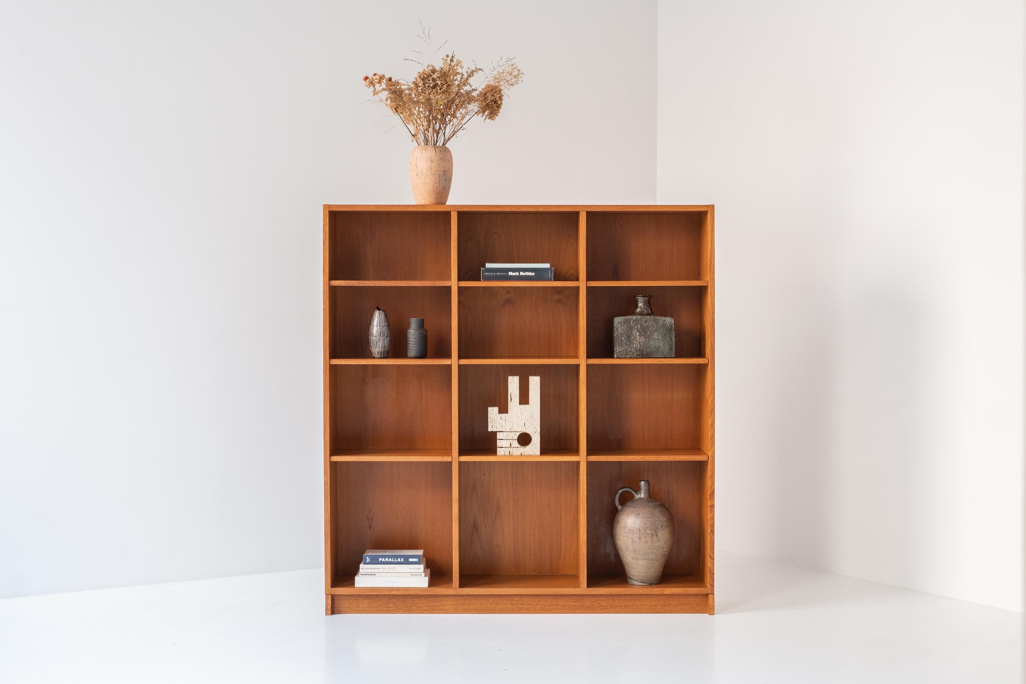 Open storage cabinet by Rud Thygesen for HG Furniture, Denmark 1960s. This bookcase is made out of oak and features adjustable shelves. Good original condition with some visible wear from age and use. Labeled on the back