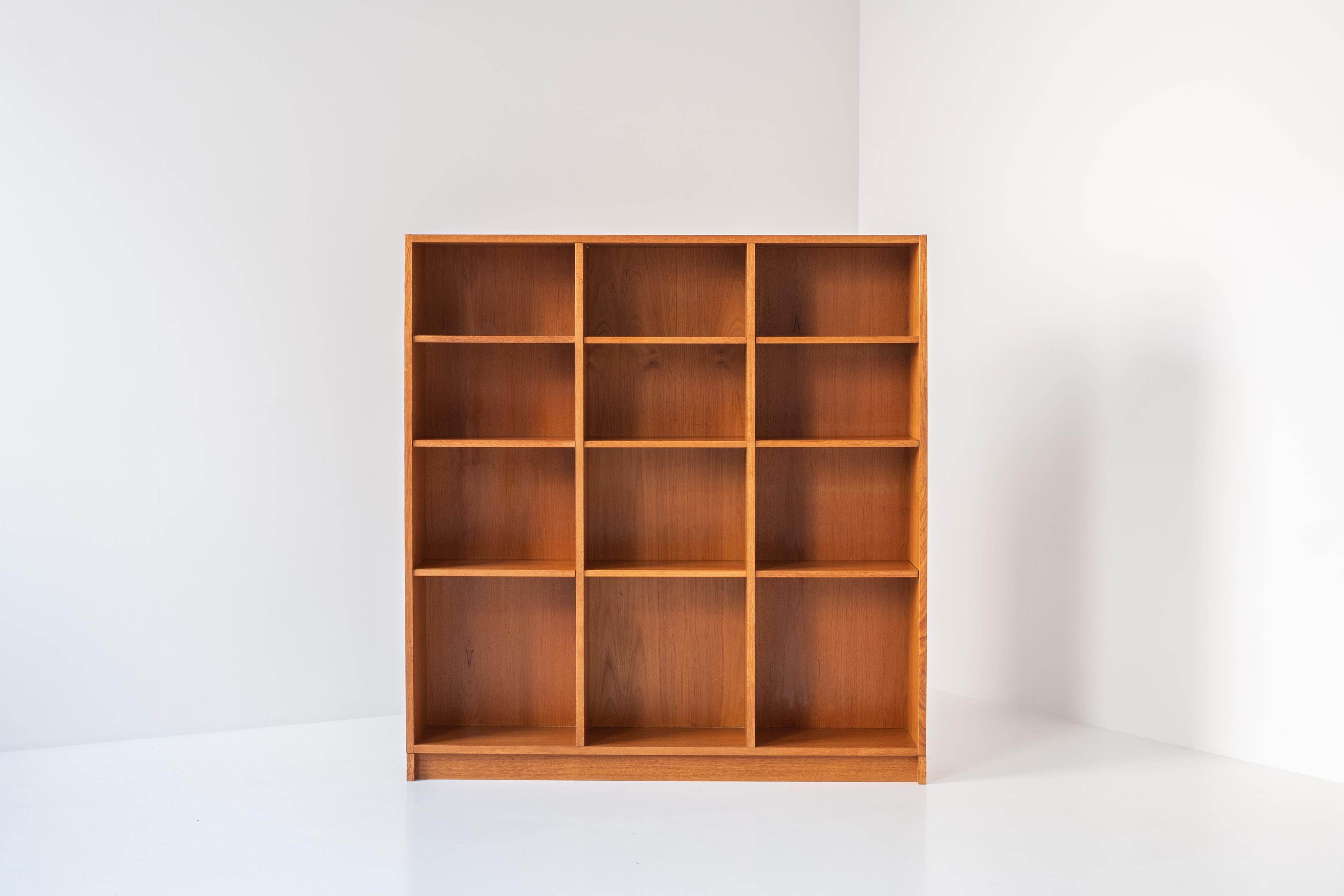 Scandinavian Modern Open storage cabinet by Rud Thygesen for HG Furniture, Denmark 1960s. 