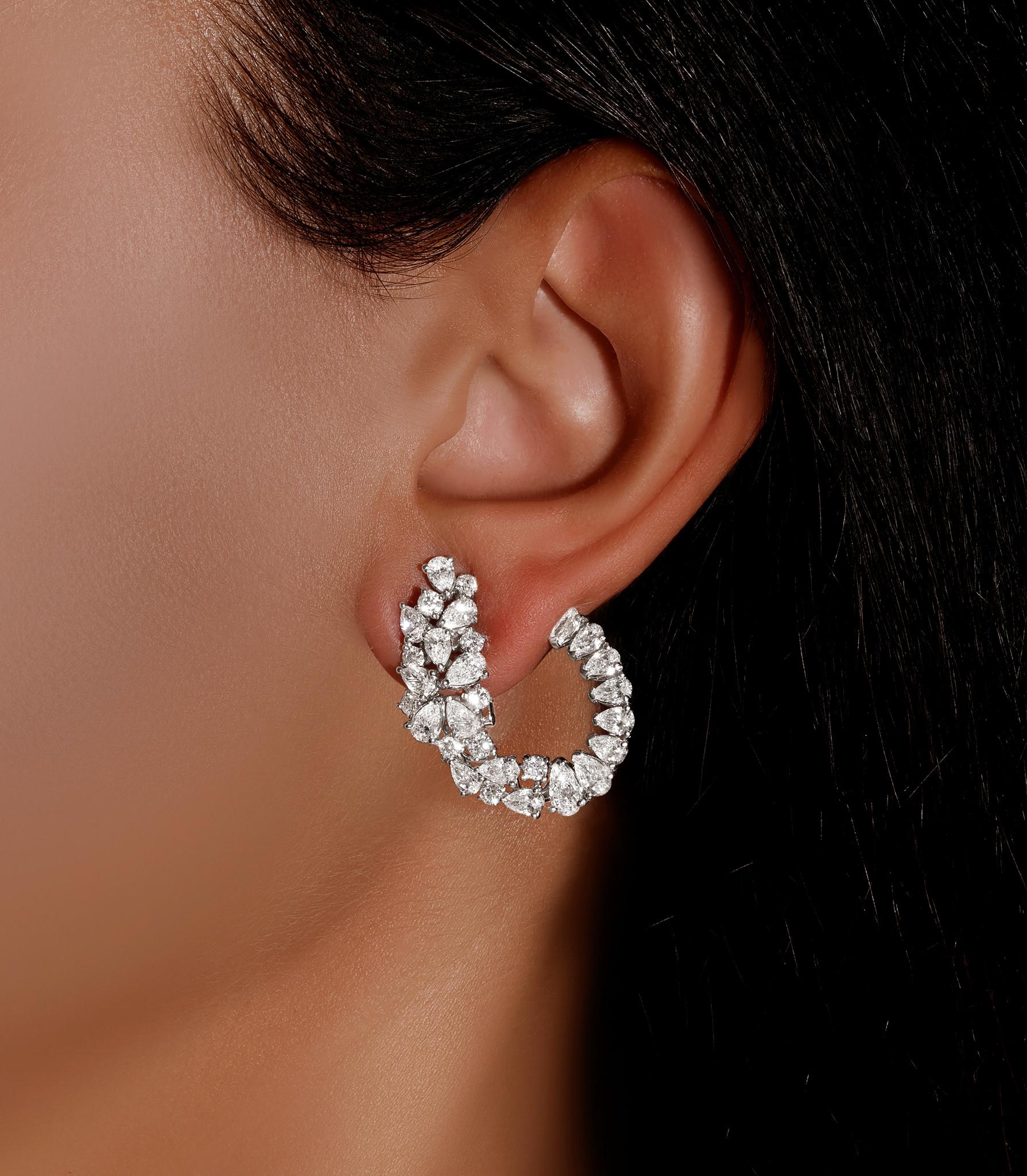 It comes with the Gemological Appraisal by GIA GG/AJP
All Gemstones are Natural
38 Pear Cut Diamonds = 5.44 Carats
20 Round Cut Diamonds = 1.10 Carats
Metal: 18K White Gold