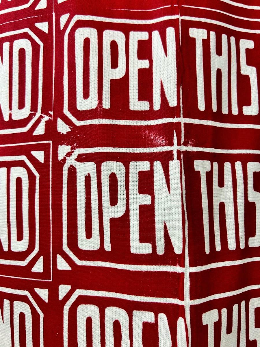 Open This End - Robe en coton imprimé par Andy Warhol (dans le style de) C. 1970 en vente 6