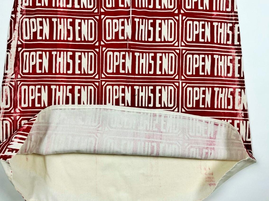 Open This End - Robe en coton imprimé par Andy Warhol (dans le style de) C. 1970 en vente 15
