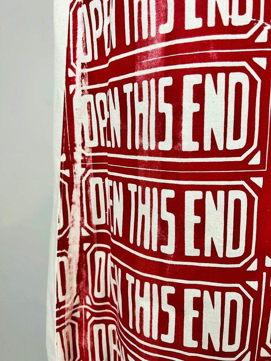 Open This End - Robe en coton imprimé par Andy Warhol (dans le style de) C. 1970 en vente 5