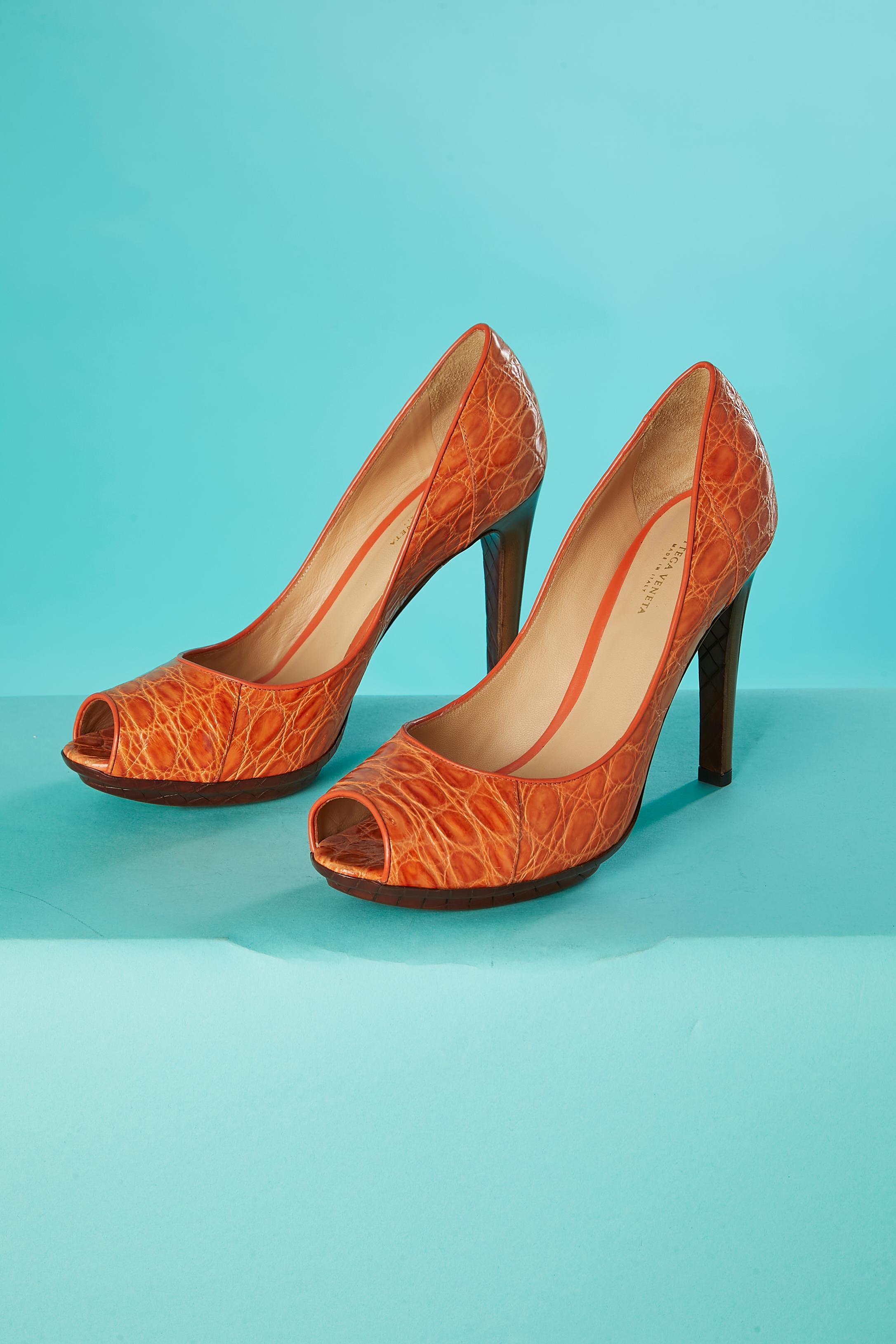 Open-toe pump in orange leather. 
Heel's height = 11 cm
Plateform = 2 cm 
Shoe Size = 39 (US 7,5 )