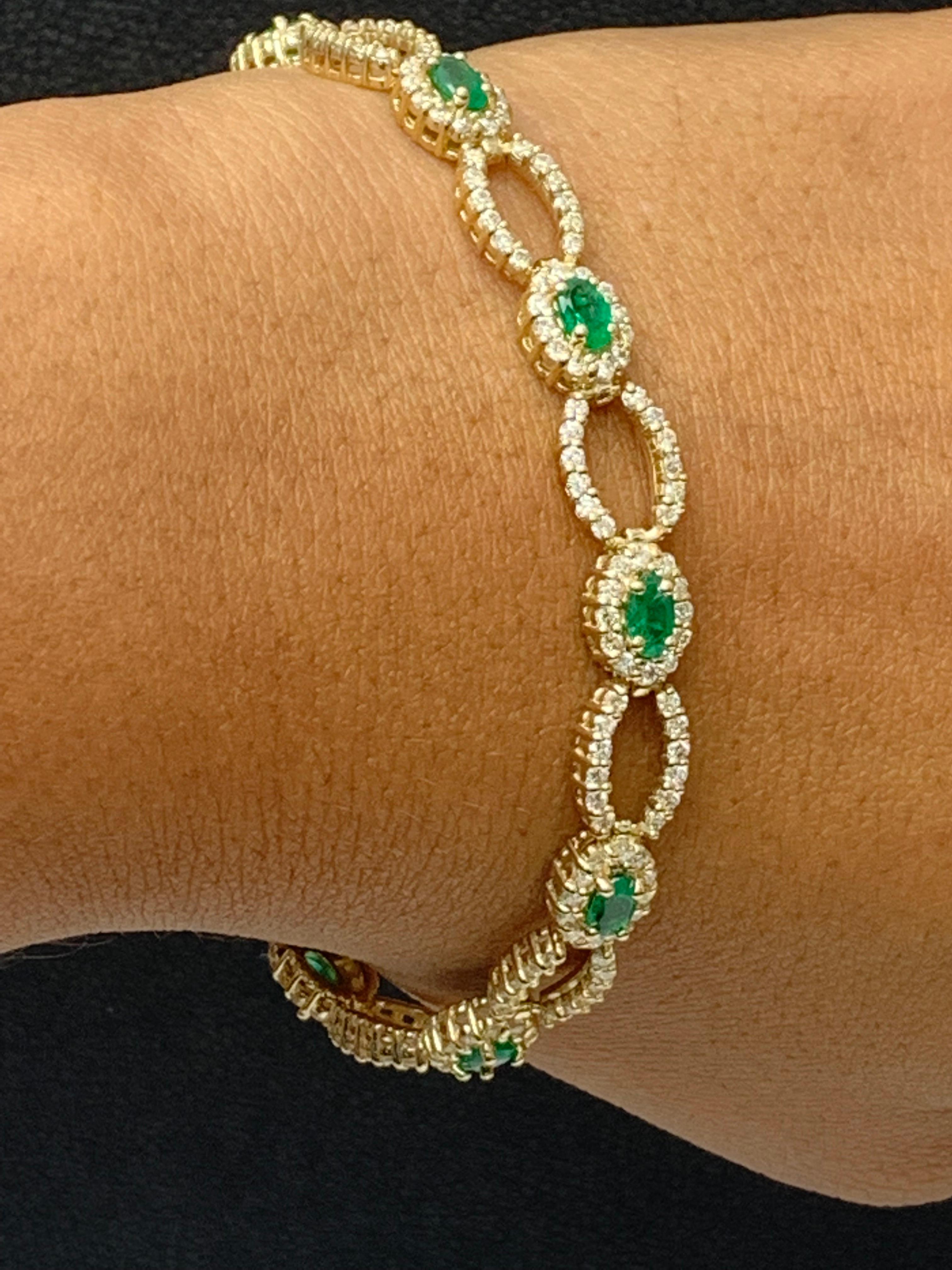 Open-Work 2.13 Carat Emerald and Diamond Bracelet in 14K Yellow Gold For Sale 1