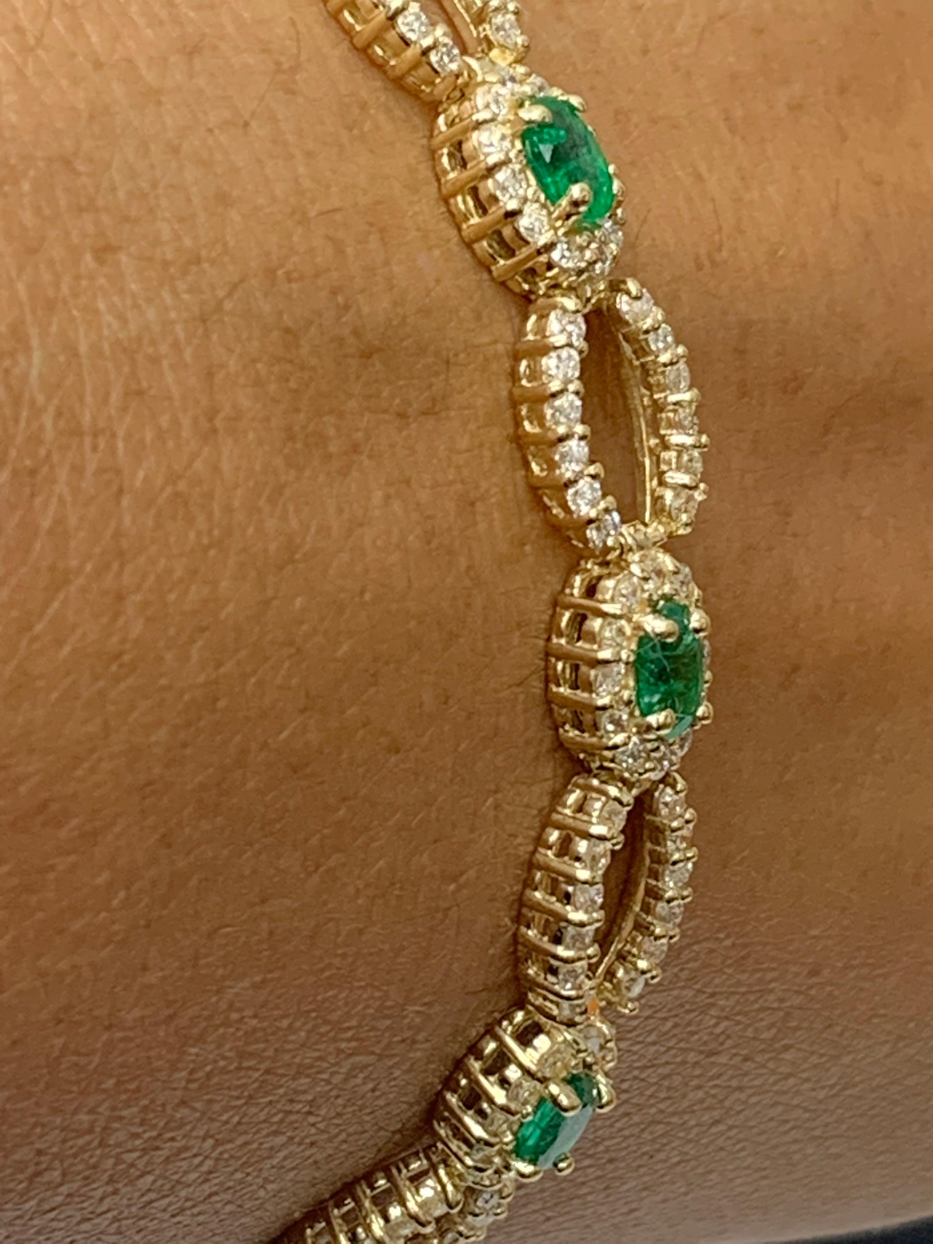 Open-Work 2.13 Carat Emerald and Diamond Bracelet in 14K Yellow Gold For Sale 2