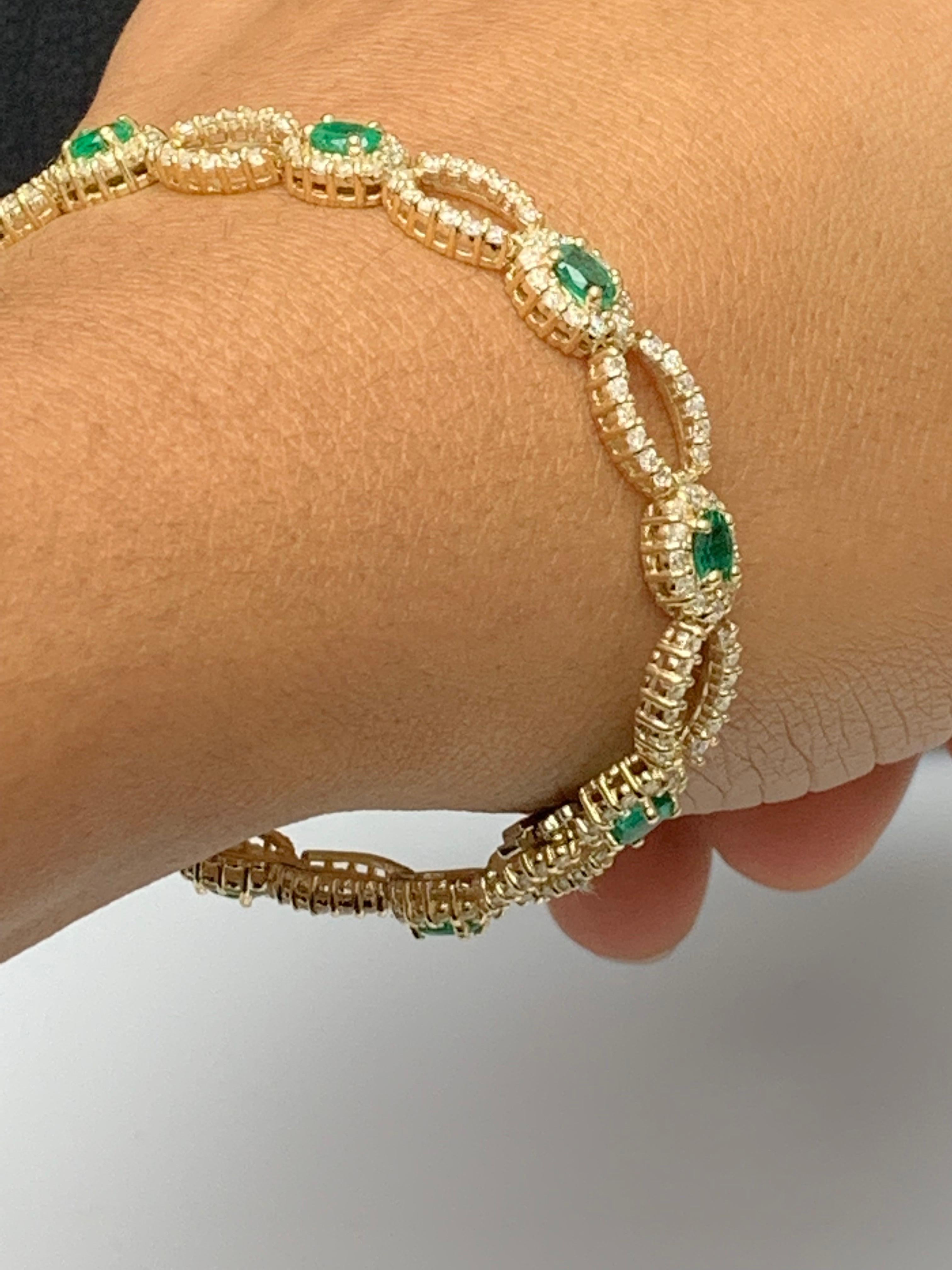 Open-Work 2.13 Carat Emerald and Diamond Bracelet in 14K Yellow Gold For Sale 5