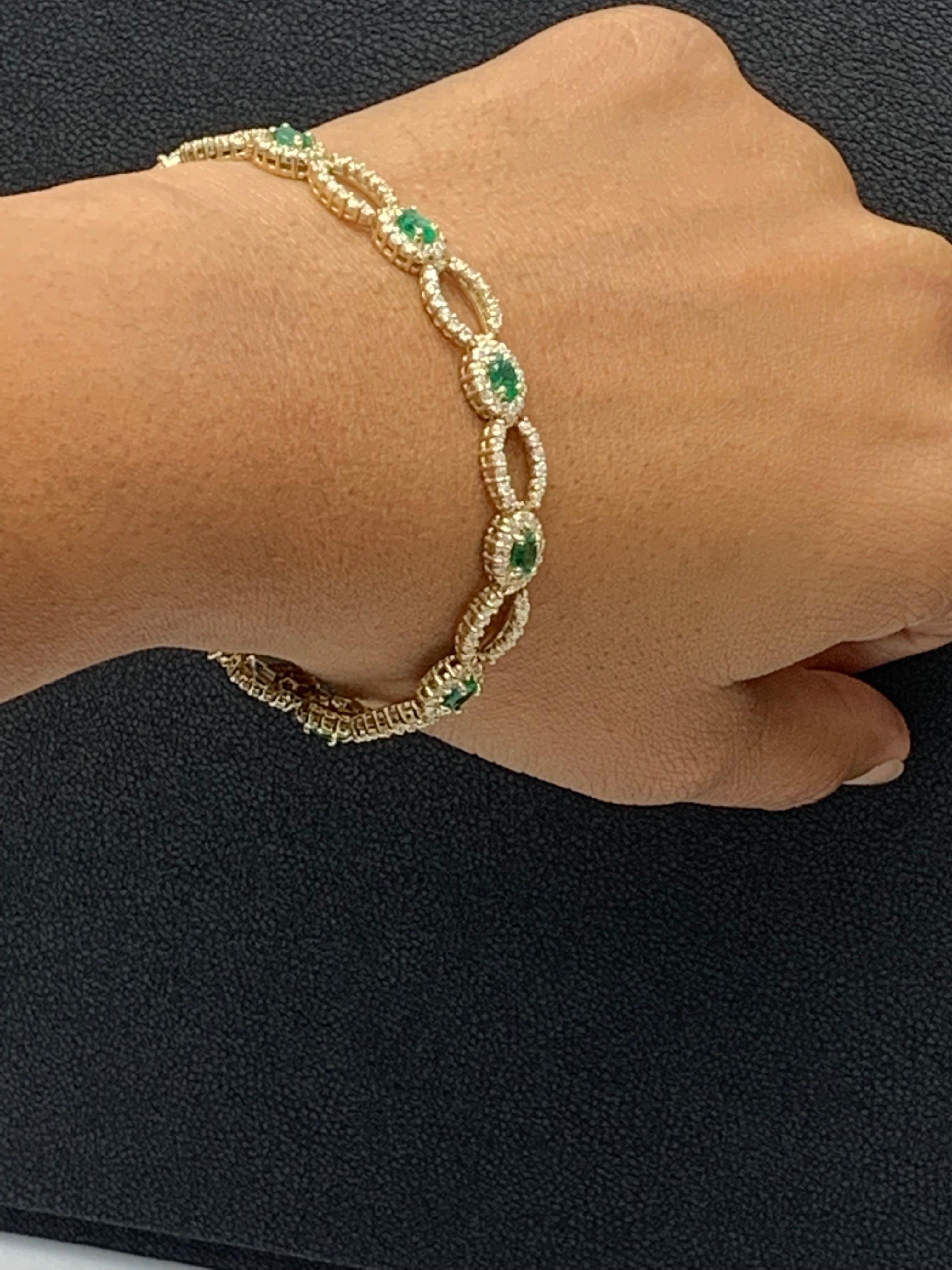Open-Work 2.13 Carat Emerald and Diamond Bracelet in 14K Yellow Gold For Sale 7