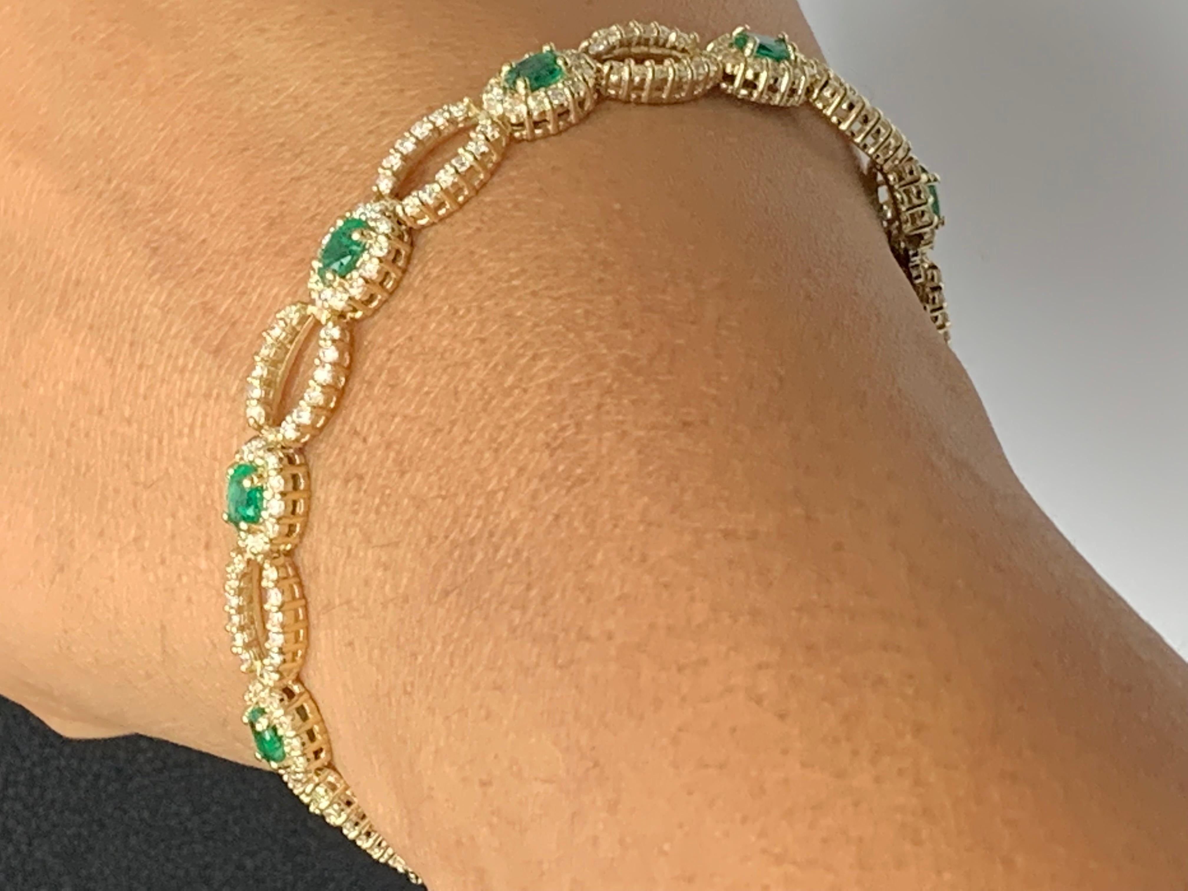 Open-Work 2.13 Carat Emerald and Diamond Bracelet in 14K Yellow Gold For Sale 10