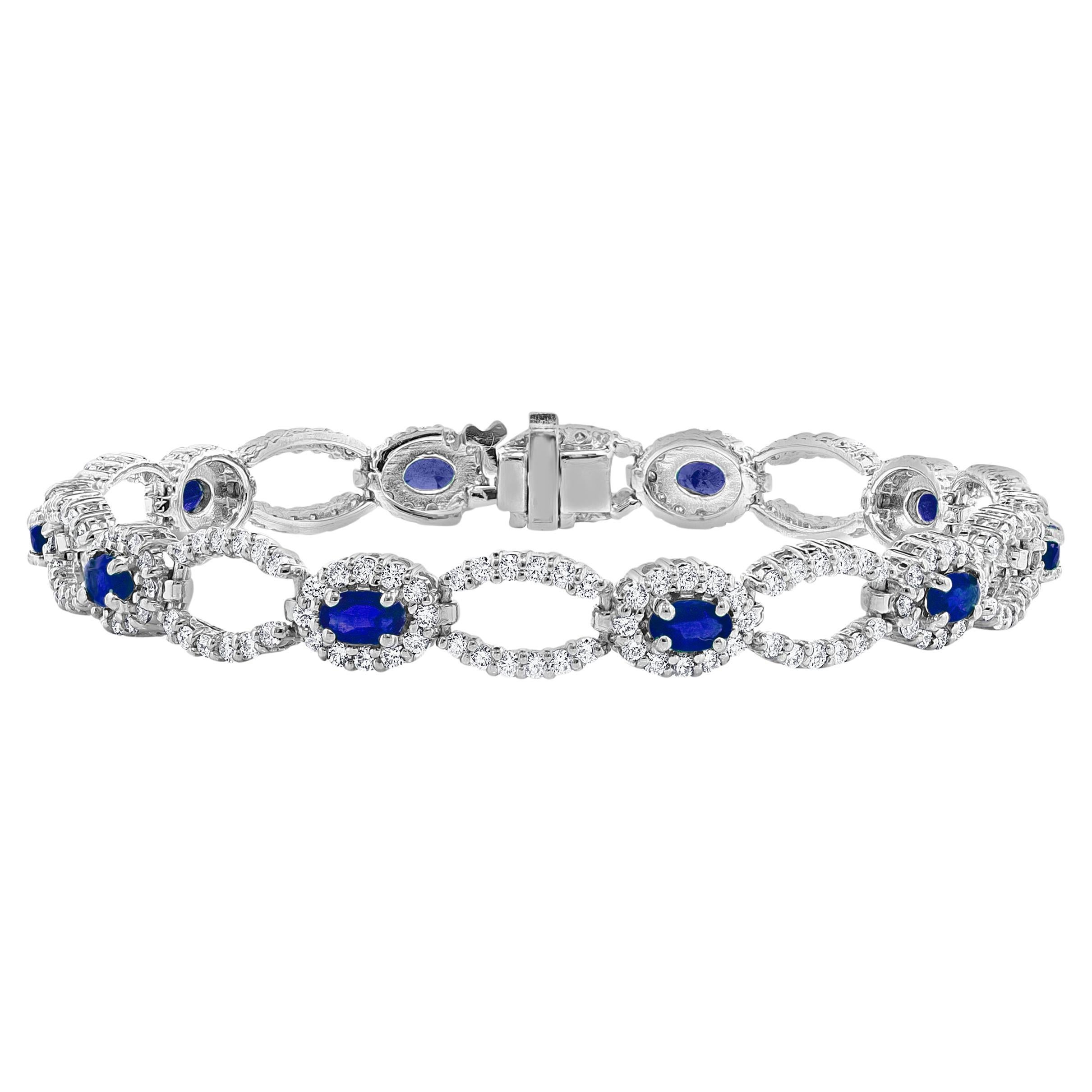 Bracelet ajouré en or blanc 14K serti de saphirs bleus et de diamants de 2,87 carats en vente