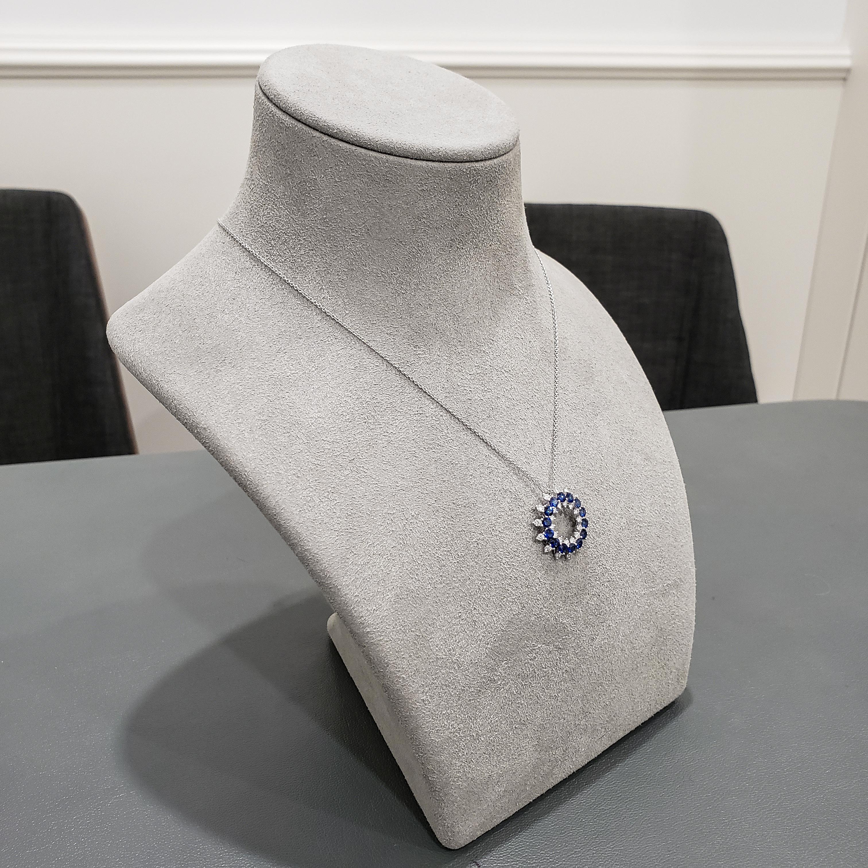 Roman Malakov Open-Work Blue Sapphire and Diamond Circle Pendant Necklace In New Condition In New York, NY