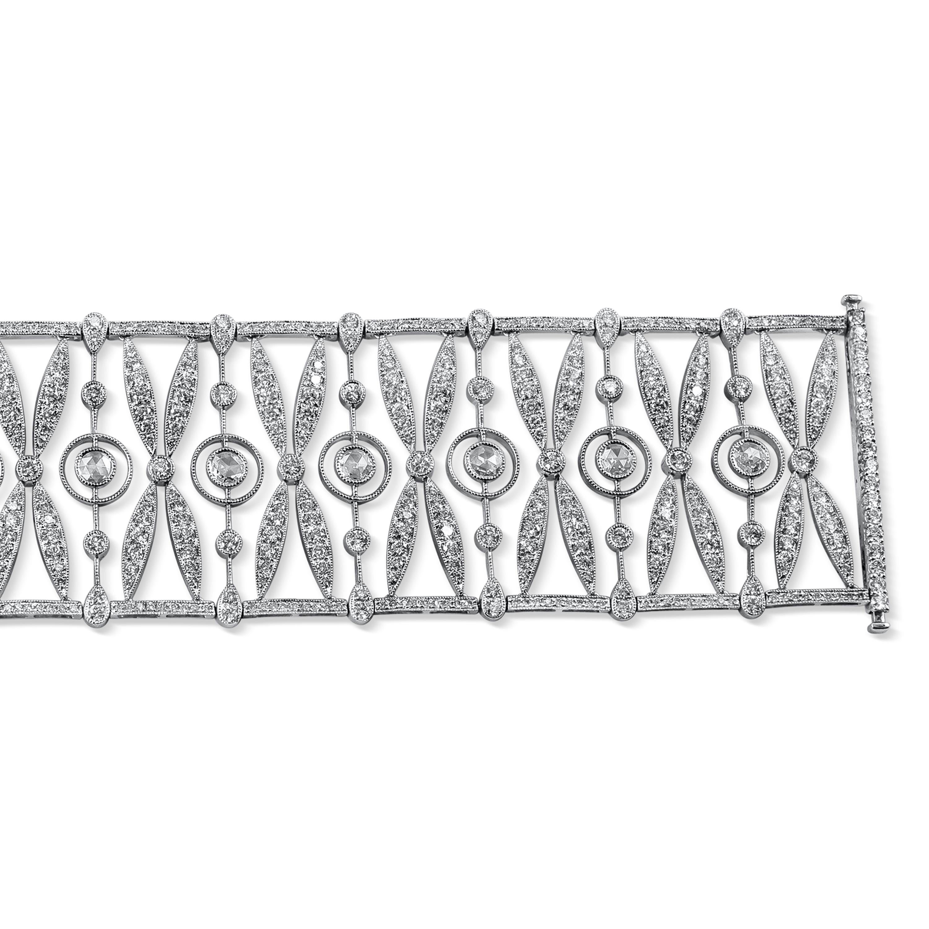 Bracelet large en diamants d'aspect ancien, présentant 11,03 carats de diamants ronds et brillants en forme de 