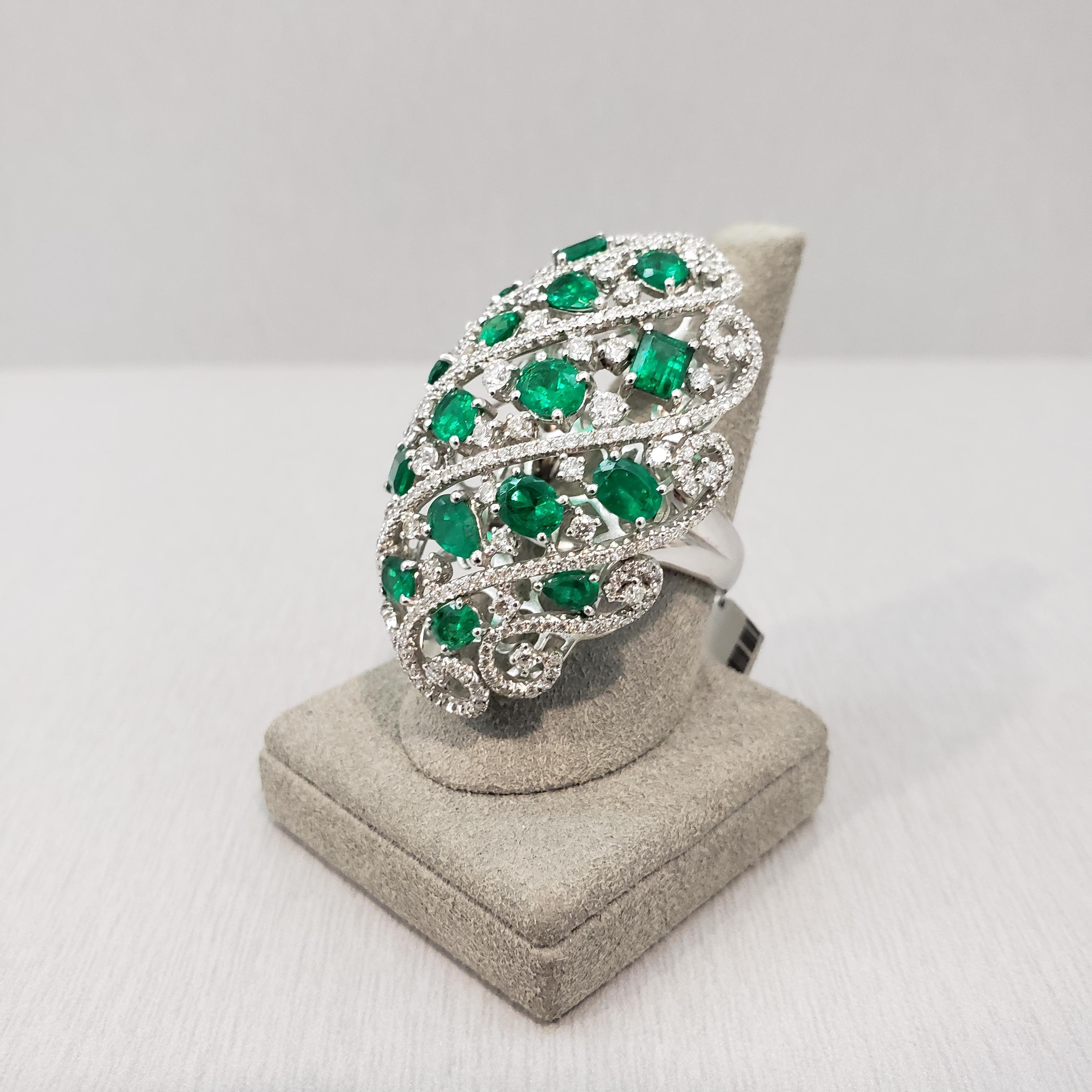 Contemporary 6.16 Carats Total Oval Cut Emerald & Round Diamond Open-Work Dome Fashion Ring For Sale