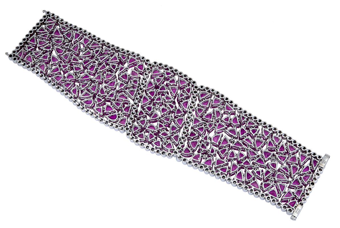 Pulsera ancha de zafiro rosa y diamantes talla mixta calada Moderno en venta