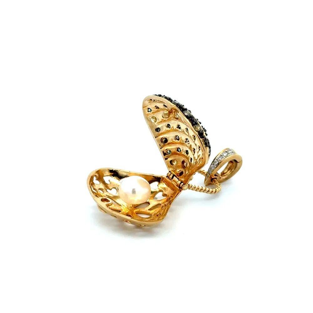 Taglio rotondo Ciondolo apribile in oro vintage con conchiglia e diamanti naturali e trattati in vendita
