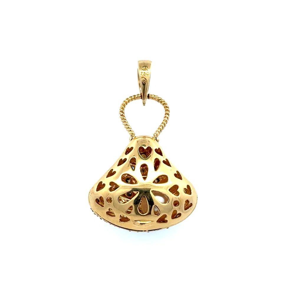 Donna Ciondolo apribile in oro vintage con conchiglia e diamanti naturali e trattati in vendita