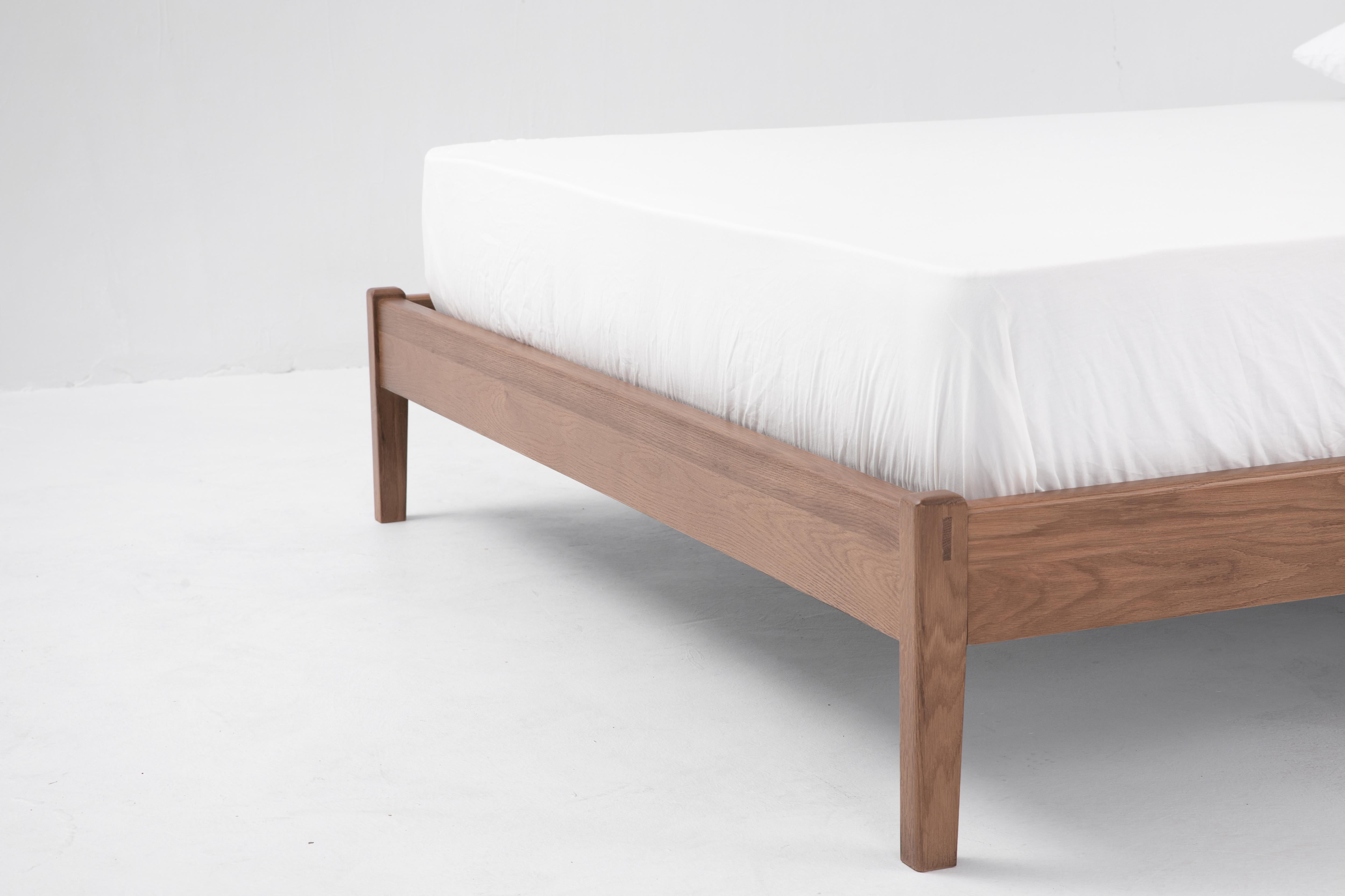 minimalistic bed frame