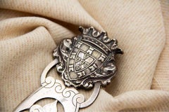 Opens letters in silver with symbols of Portugal, profusely embossed Aviz sword