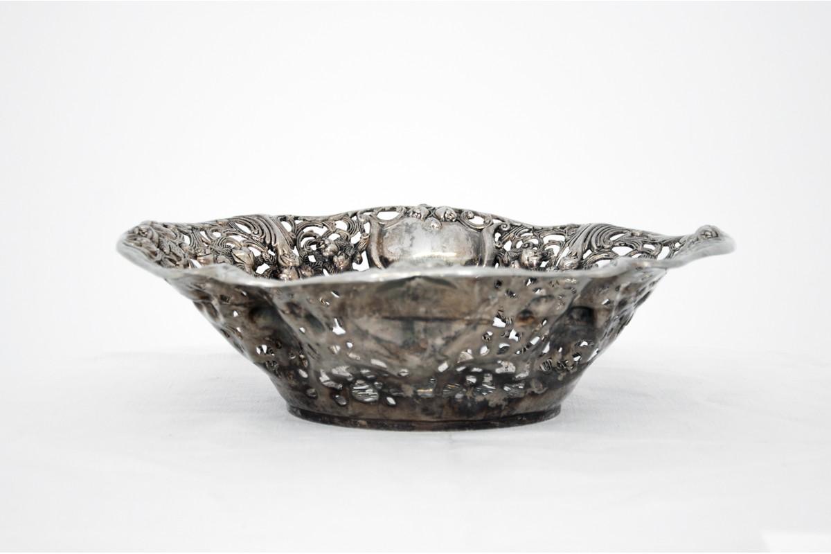 Openwork bowl.

Metal.

Very good condition.

Dimensions: height 9 cm, length 31 cm, depth 27 cm.
 